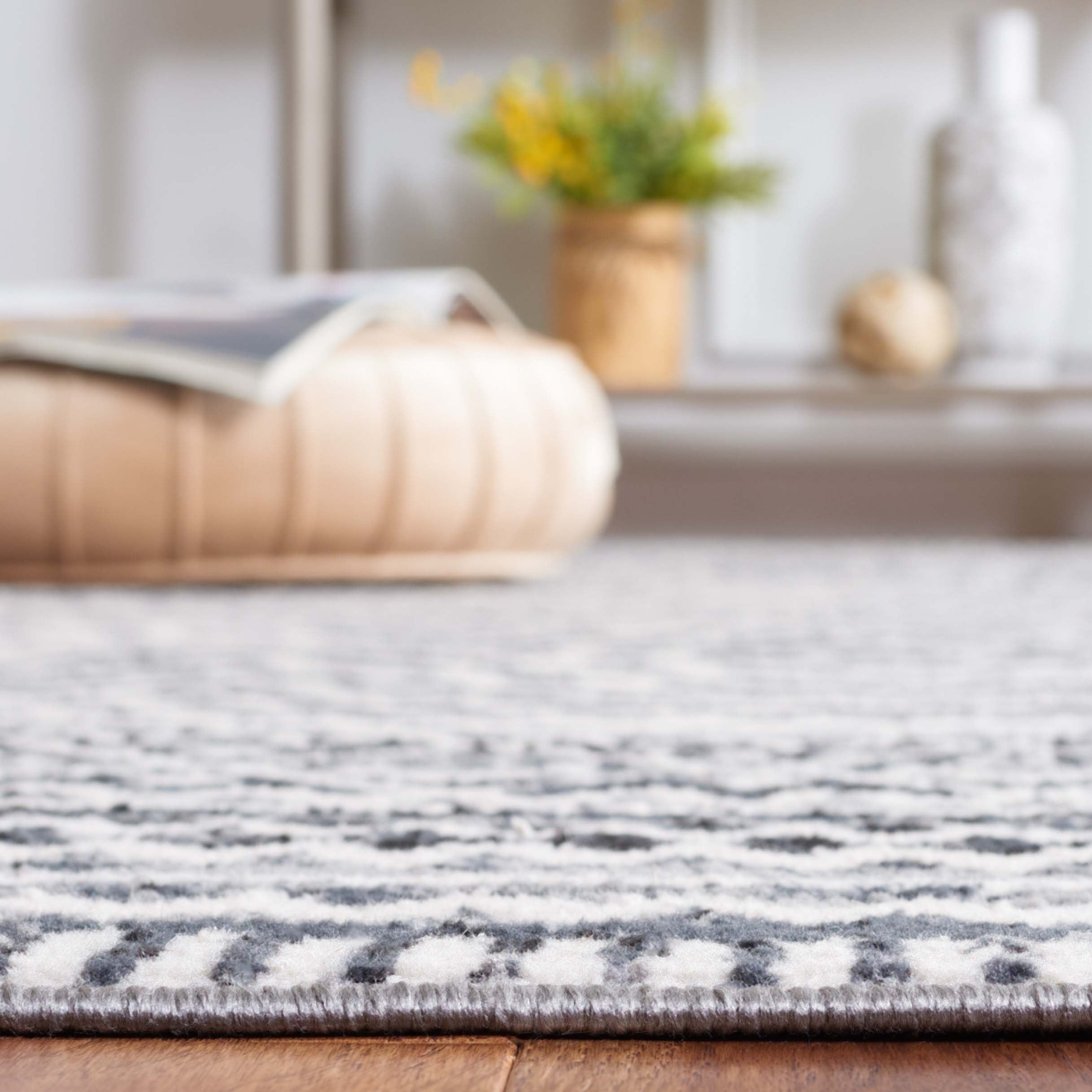 Safavieh Odyssey 852 Rug, ODY852 - Black / Ivory