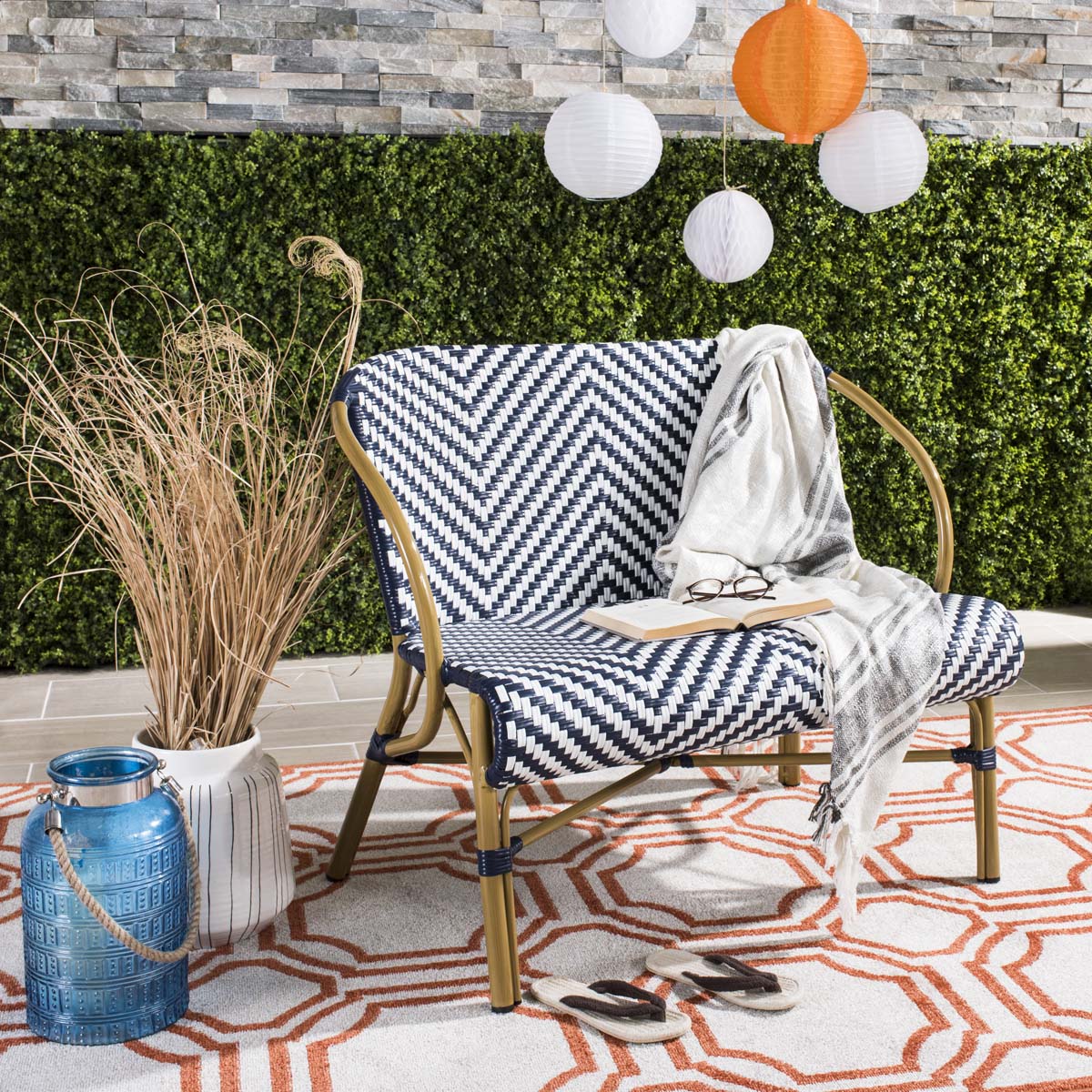 Safavieh Dandra Herringbone Rattan Settee , PAT4016 - Navy/White