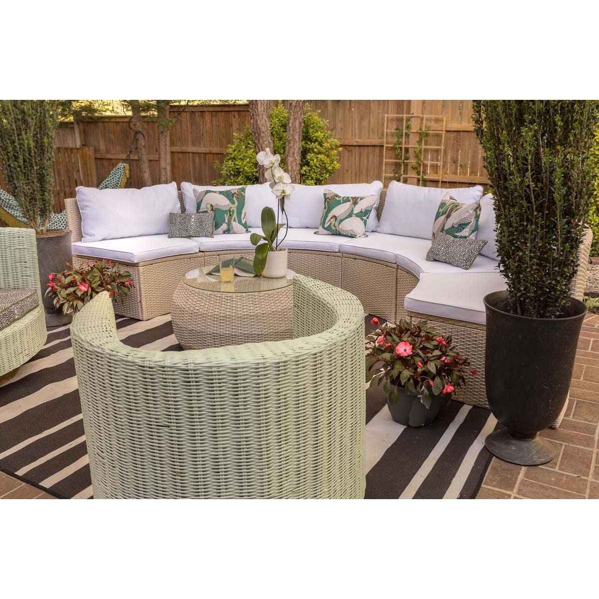 Safavieh Jesvita Living Set , PAT7701 - Beige / White