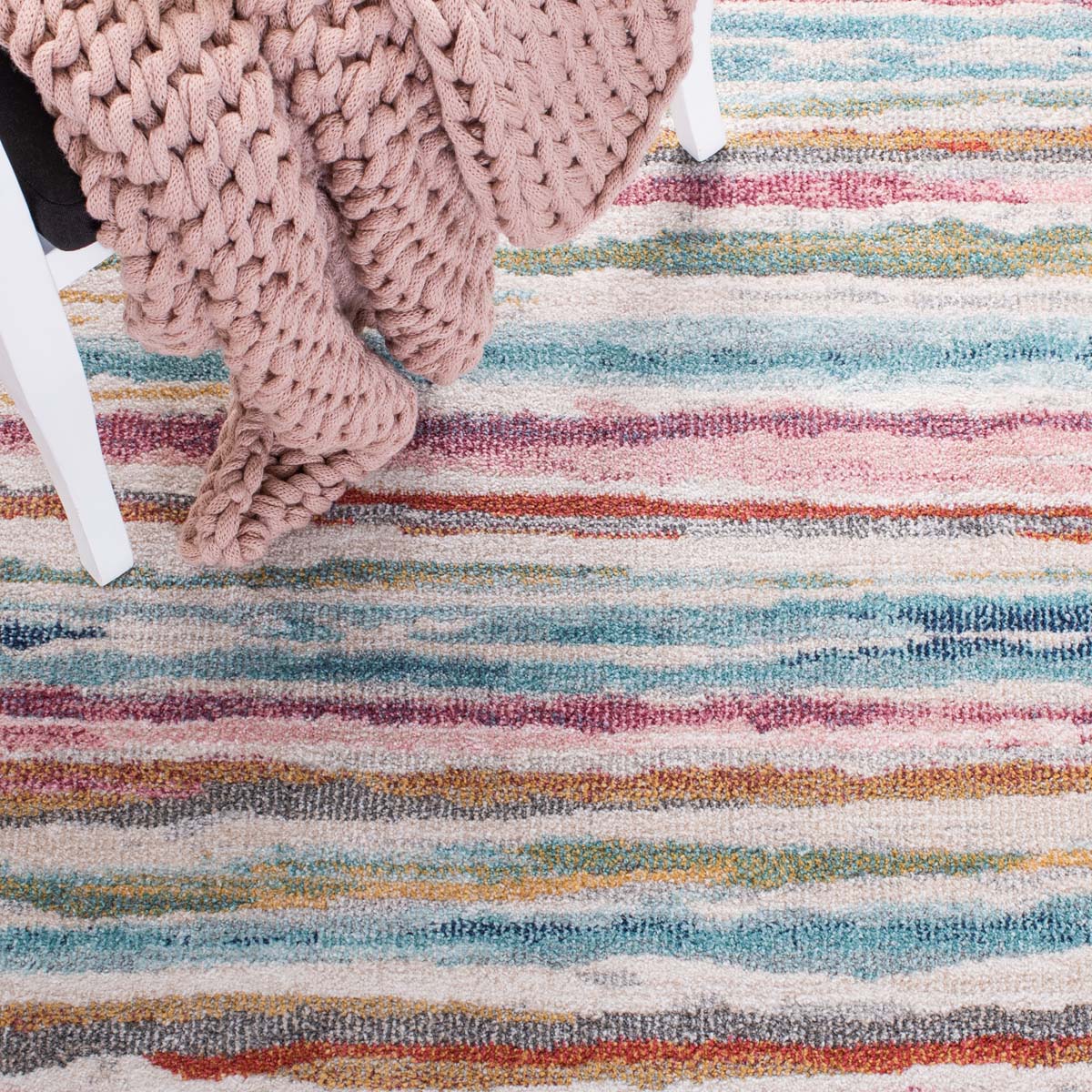 Safavieh Phoenix 263 Rug, PHX263 - Ivory / Blue