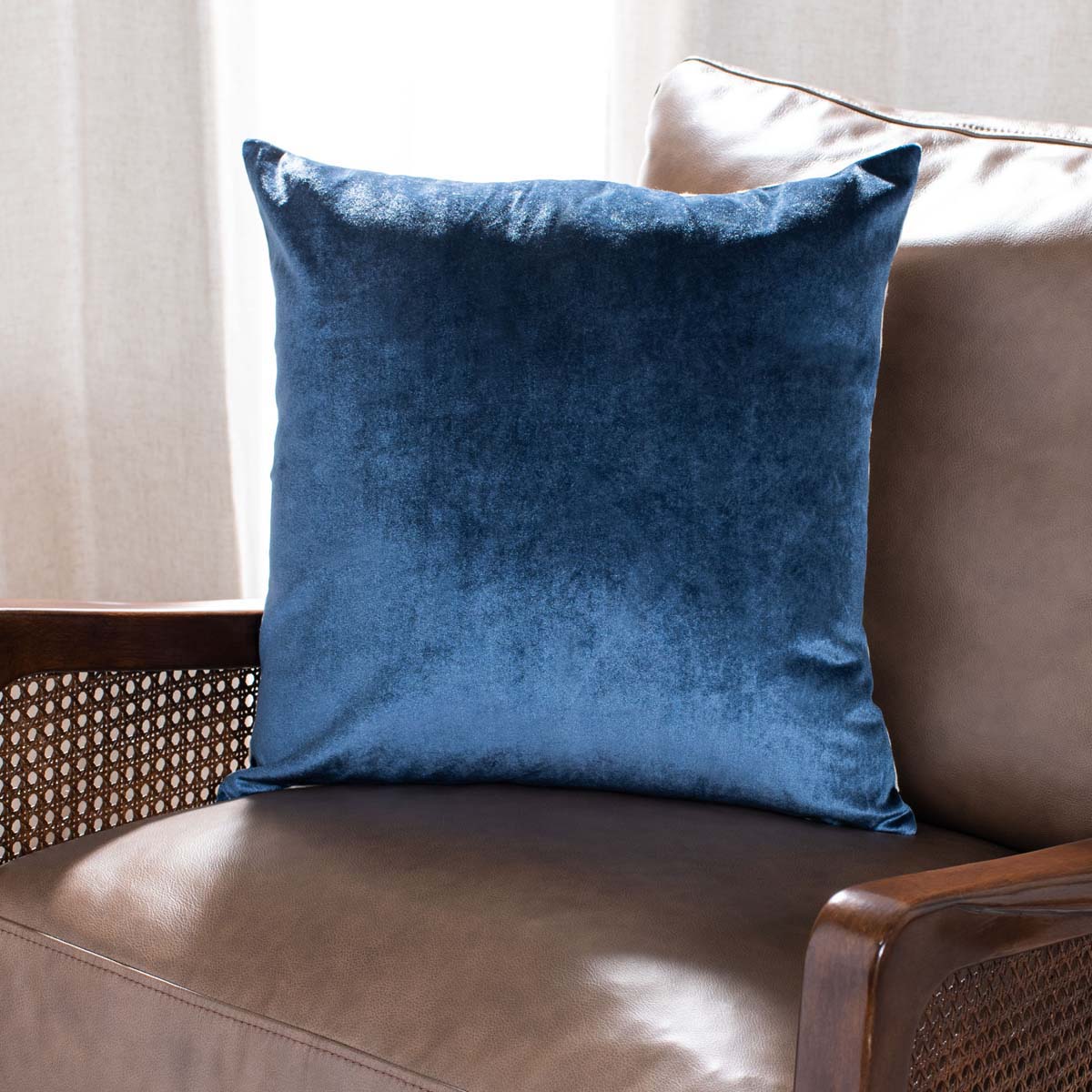 Safavieh Kelsa Pillow, PLS7133 - Blue