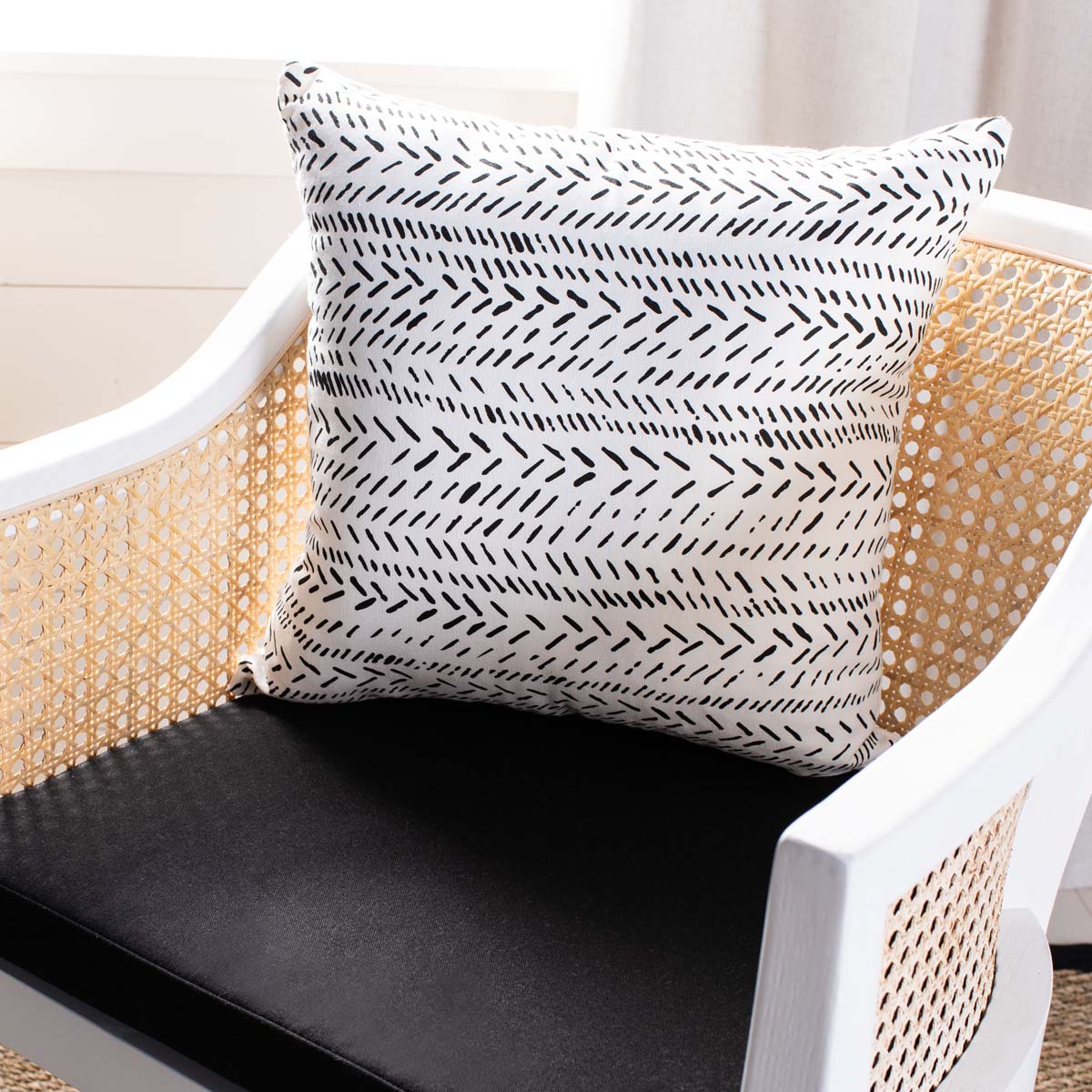 Safavieh Sarden Pillow , PLS7139 - Black/White