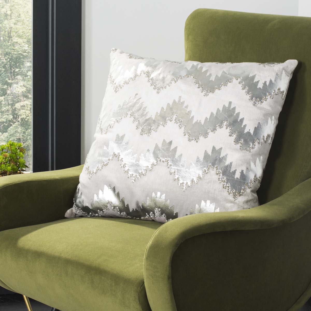 Safavieh Sophia  Flamestitch Pillow Silver, PLS870 - Silver