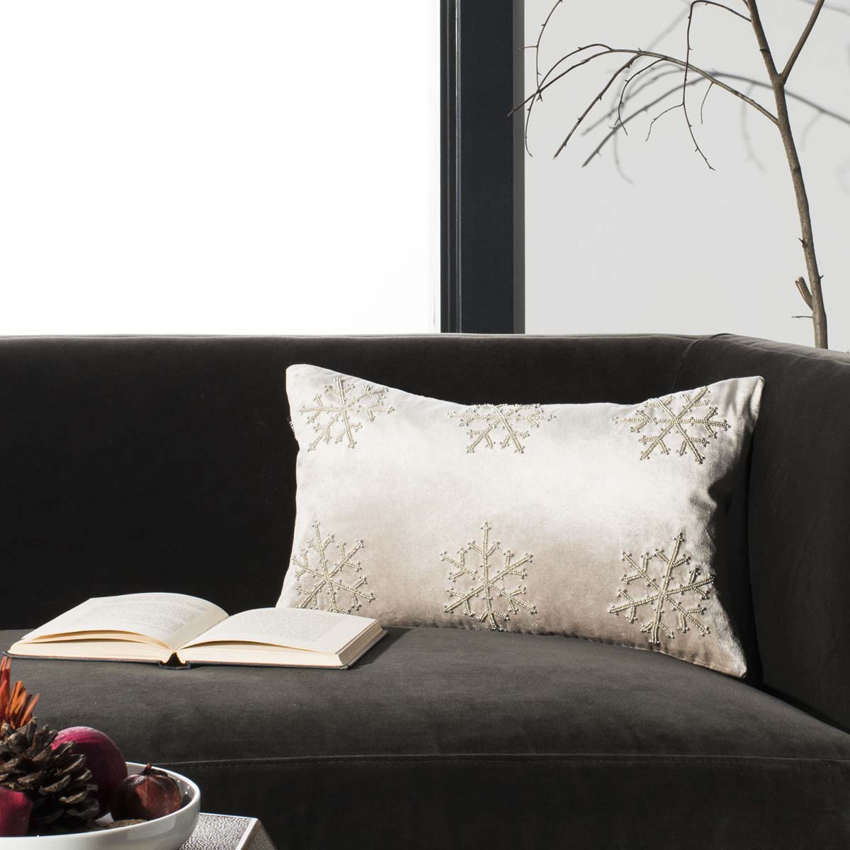 Safavieh Sydnee Snowflake  Pillow Beige/Silver, PLS885 - Beige/Silver