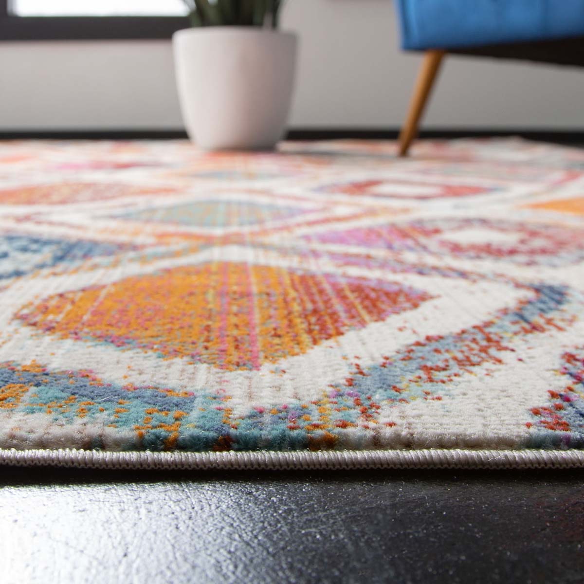 Safavieh Radiance 109 Rug, RAD109 - Cream / Rust