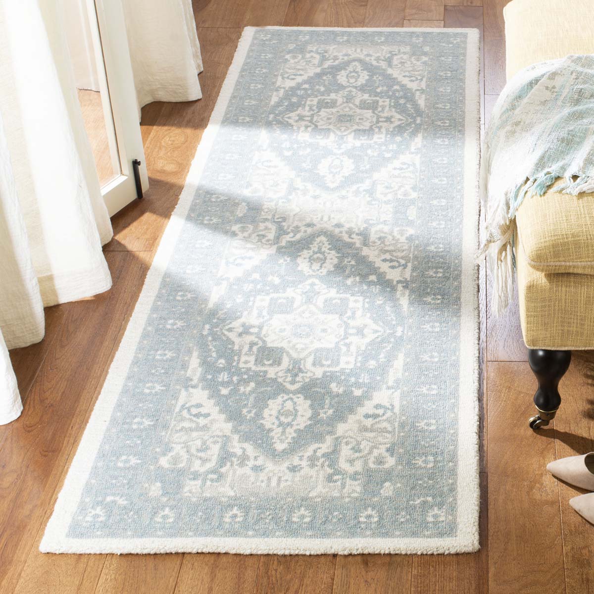 Safavieh Restoration Vintage 402 Rug, RVT402 - Ivory / Charcoal