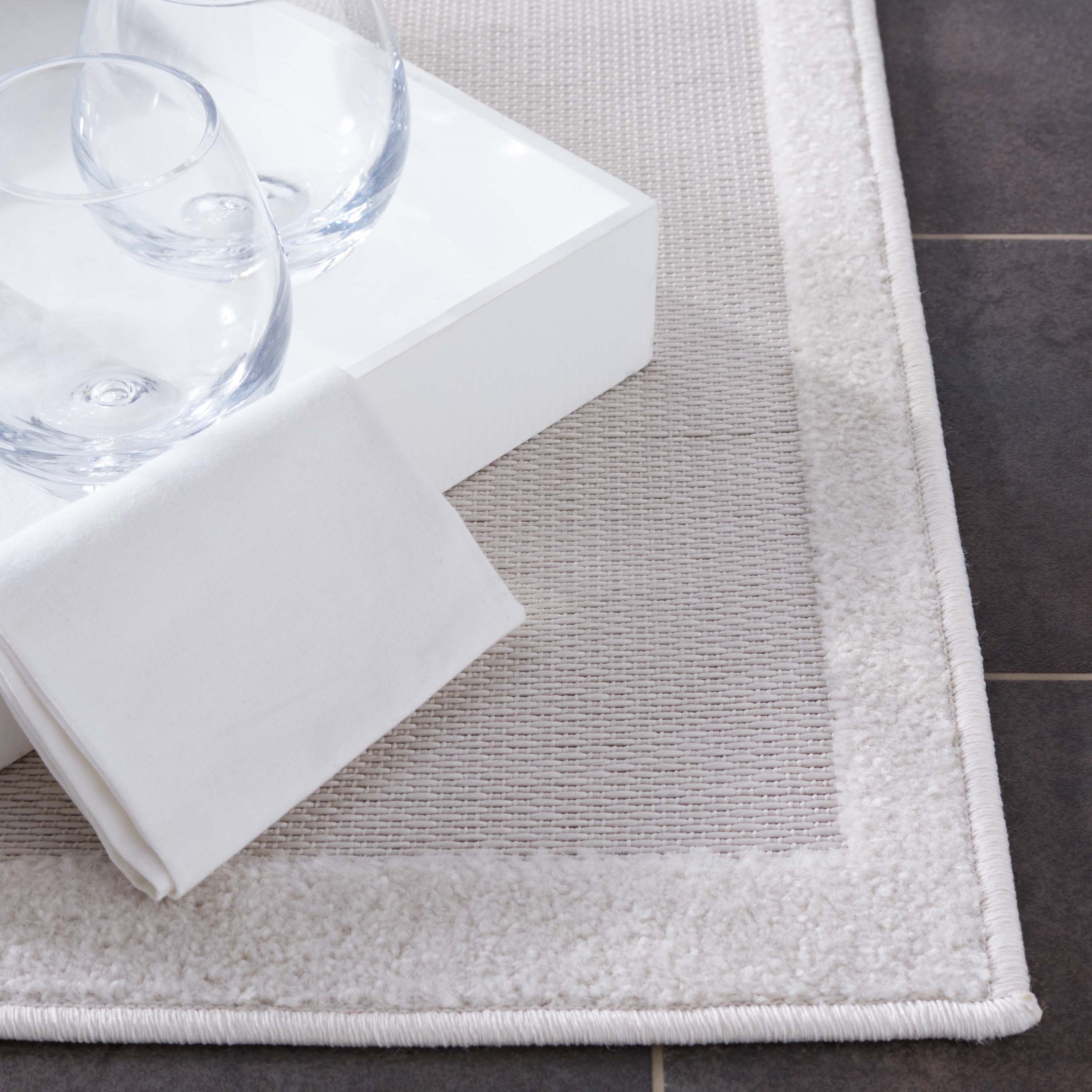 Safavieh Sarasota 116 Rug, SAR116 - Grey / Pink