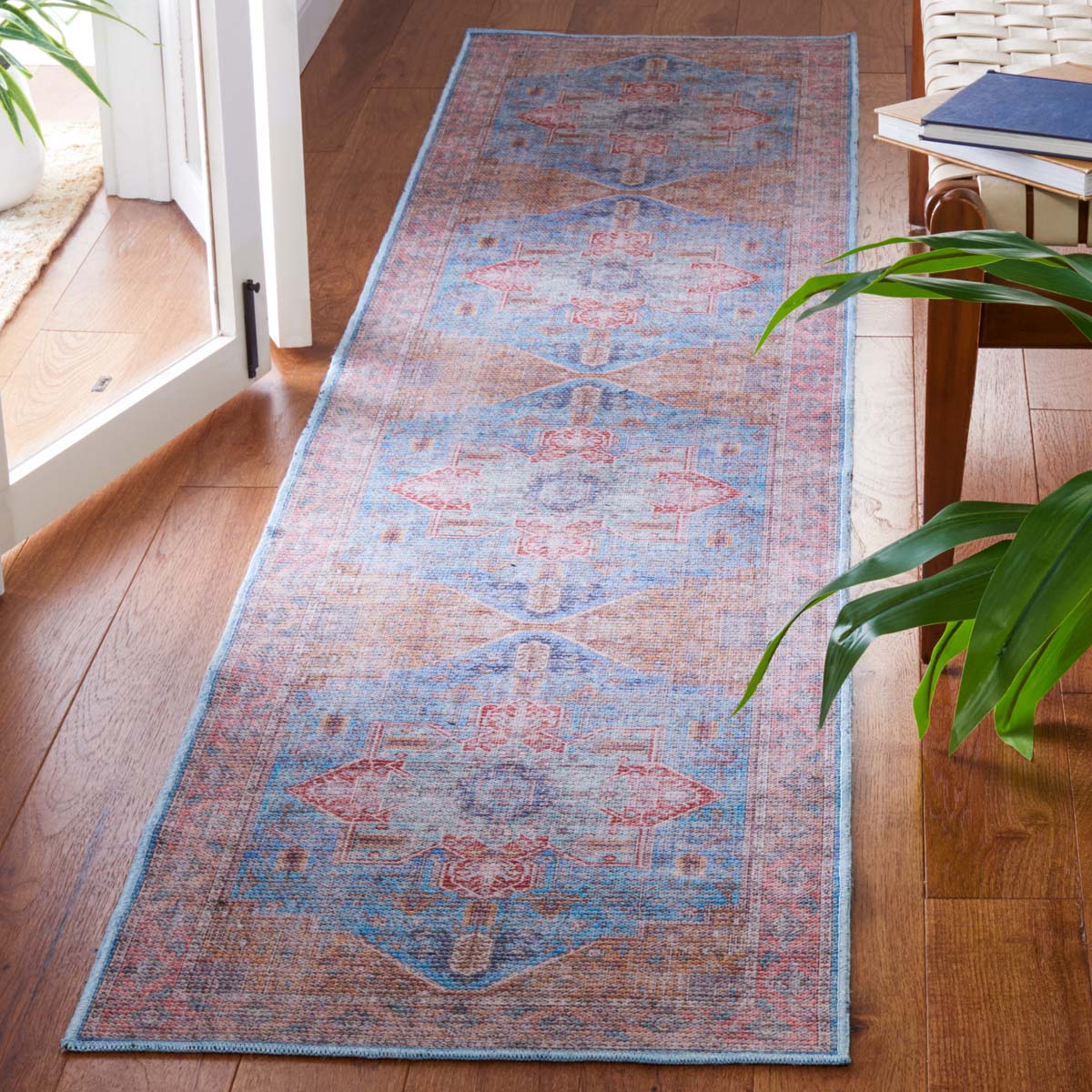Safavieh Serapi Machine Washable 582 Rug, SEP582 - Blue / Rust