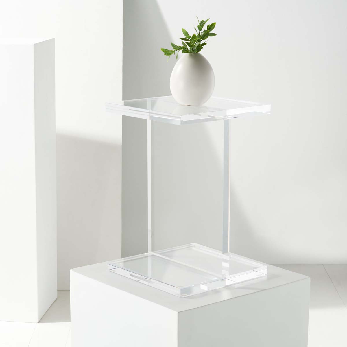 Safavieh Couture Jennabeth Acrylic Accent Table - Clear