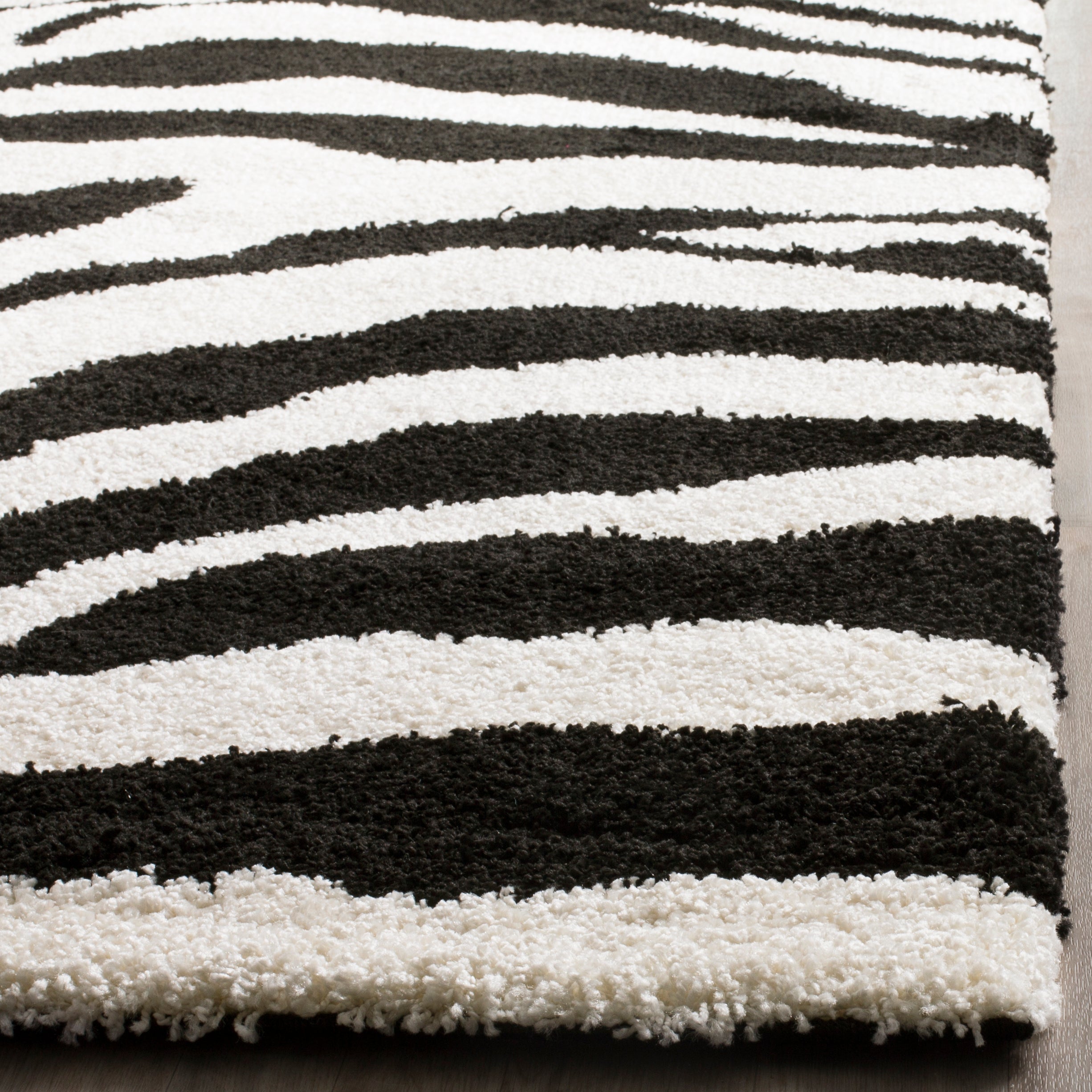 Safavieh Shag 452 Rug, SG452 - Ivory / Black