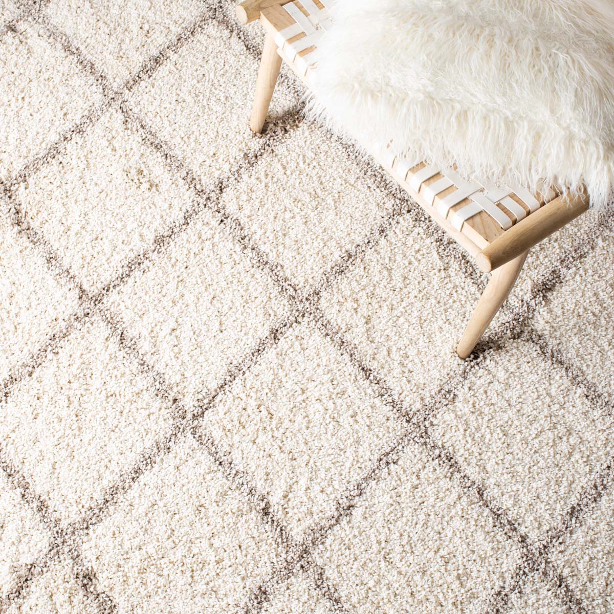 Safavieh Hudson Shag 222 Rug, SGH222 - Ivory / Beige