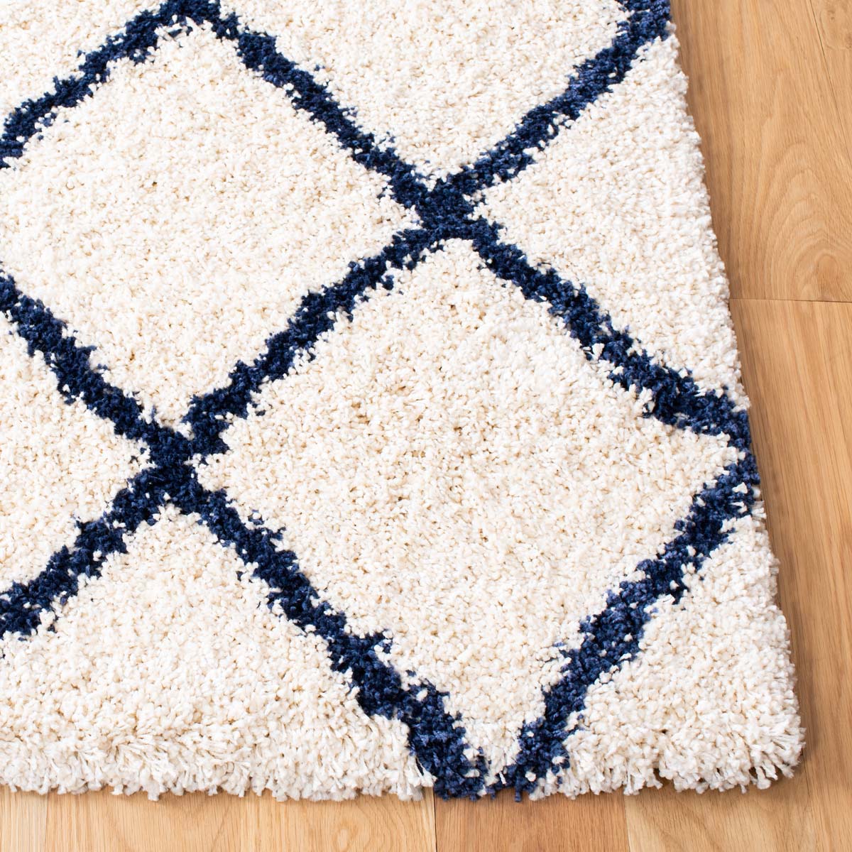 Safavieh Hudson Shag 222 Rug, SGH222 - Ivory / Navy