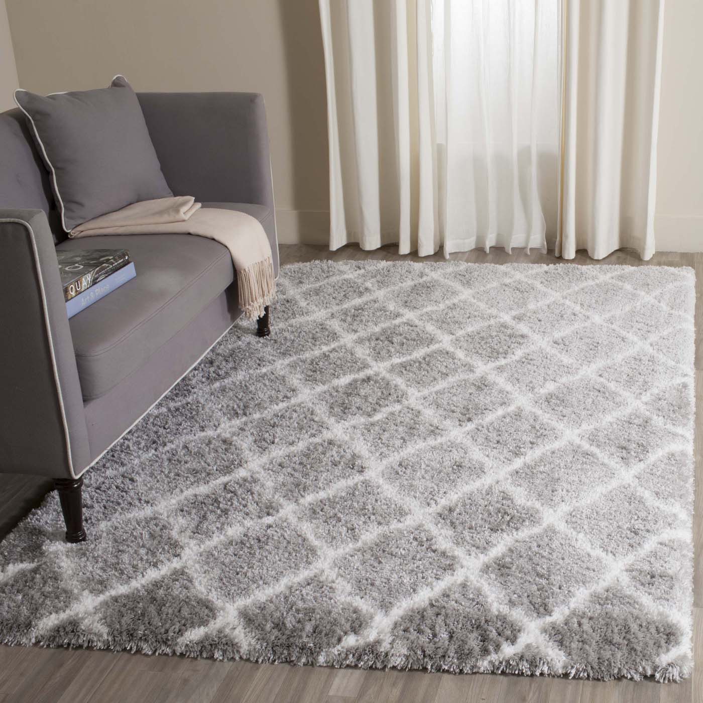Safavieh Indie Shag 322 Rug, SGI322 - Grey / Ivory