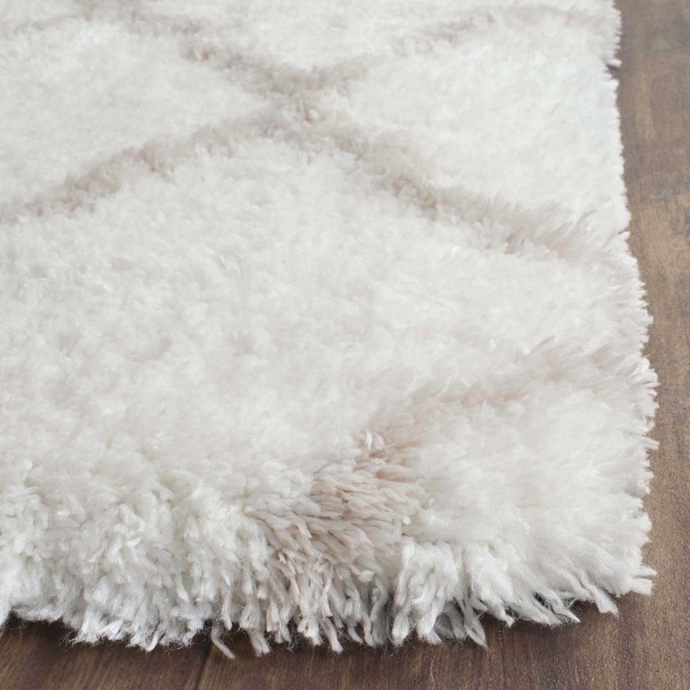 Safavieh Indie Shag 322 Rug, SGI322 - Ivory / Mushroom