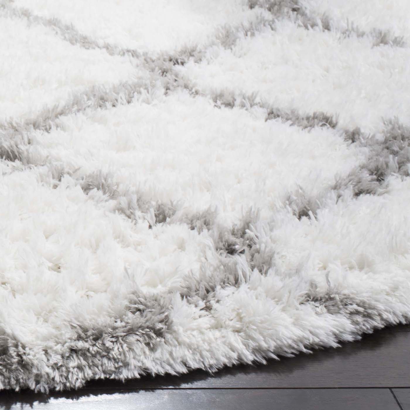 Safavieh Indie Shag 322 Rug, SGI322 - Ivory / Grey