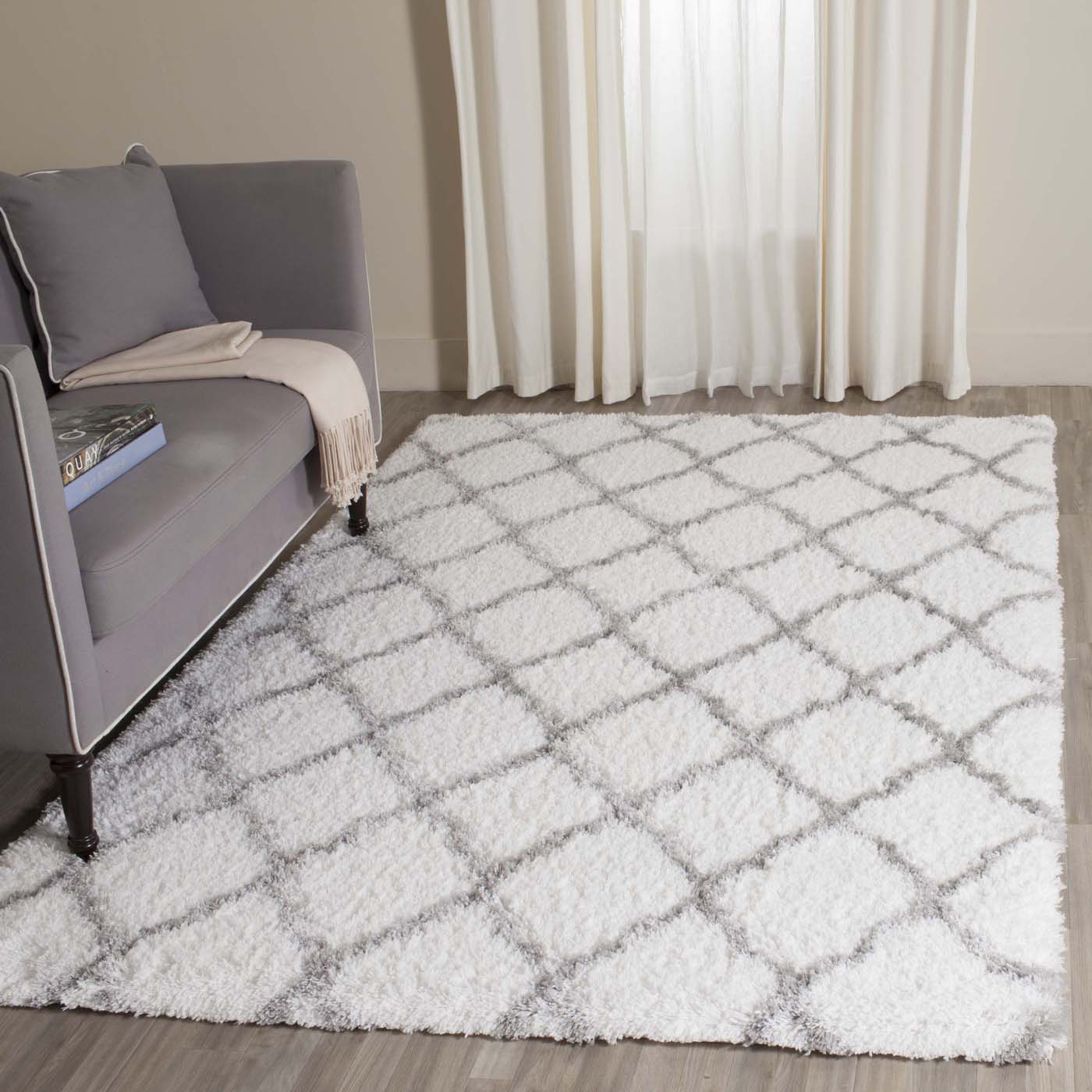 Safavieh Indie Shag 322 Rug, SGI322 - Ivory / Grey
