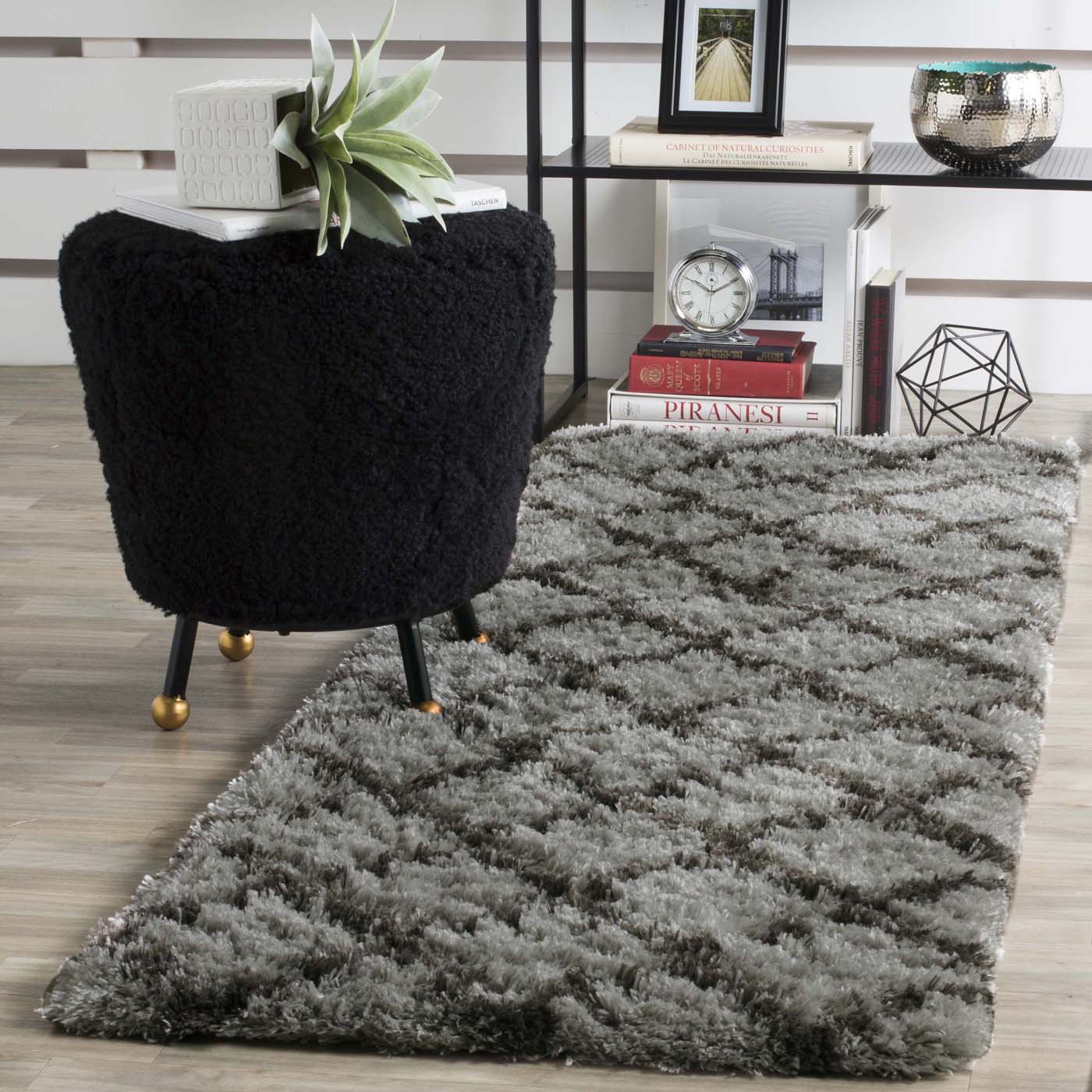 Safavieh Indie Shag 322 Rug, SGI322 - Grey / Dark Grey