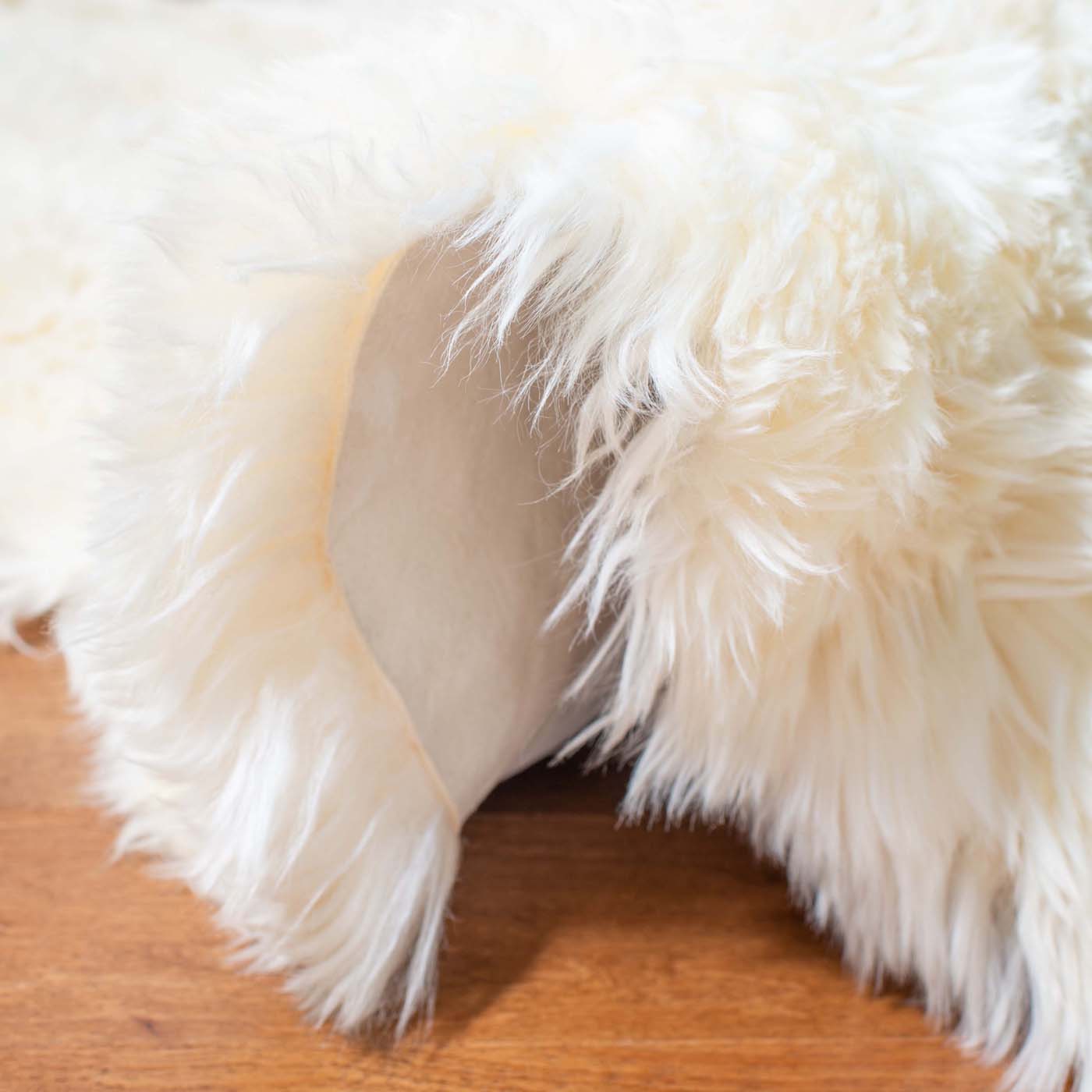 Safavieh Sheep Skin 121 Rug, SHS121 - WHITE