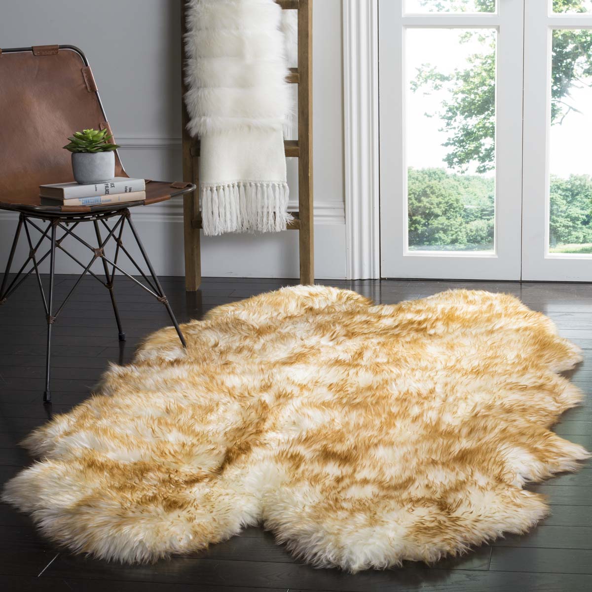 Safavieh Sheep Skin 121 Rug, SHS121 - OFF WHITE / COCO BROWN