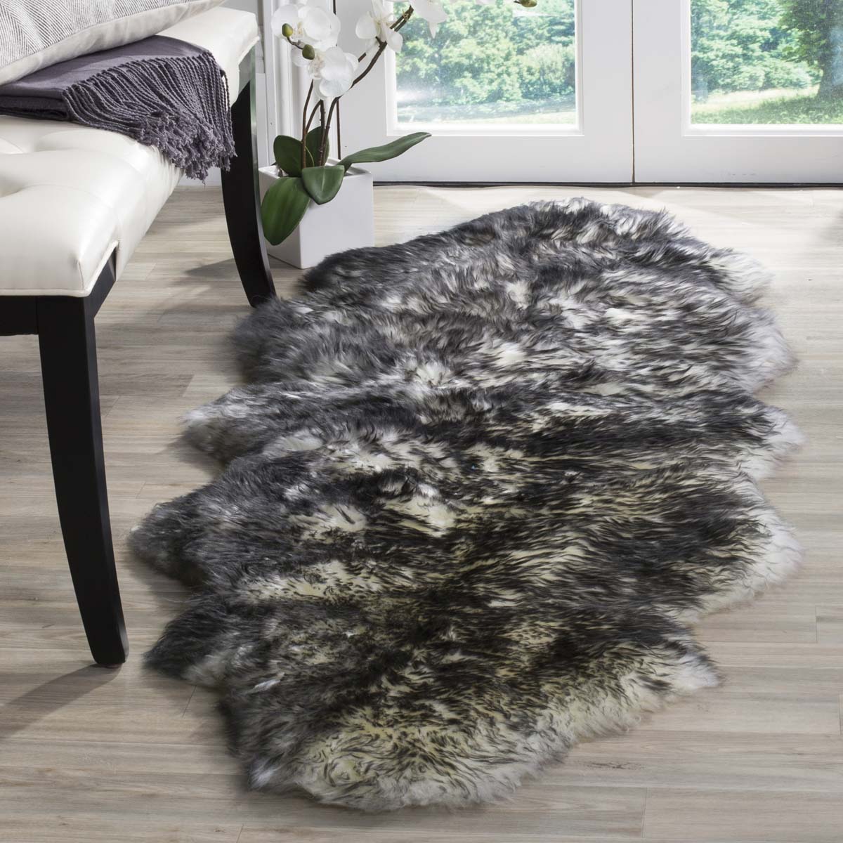 Safavieh Sheep Skin 121 Rug, SHS121 - IVORY / DARK CHARCOAL