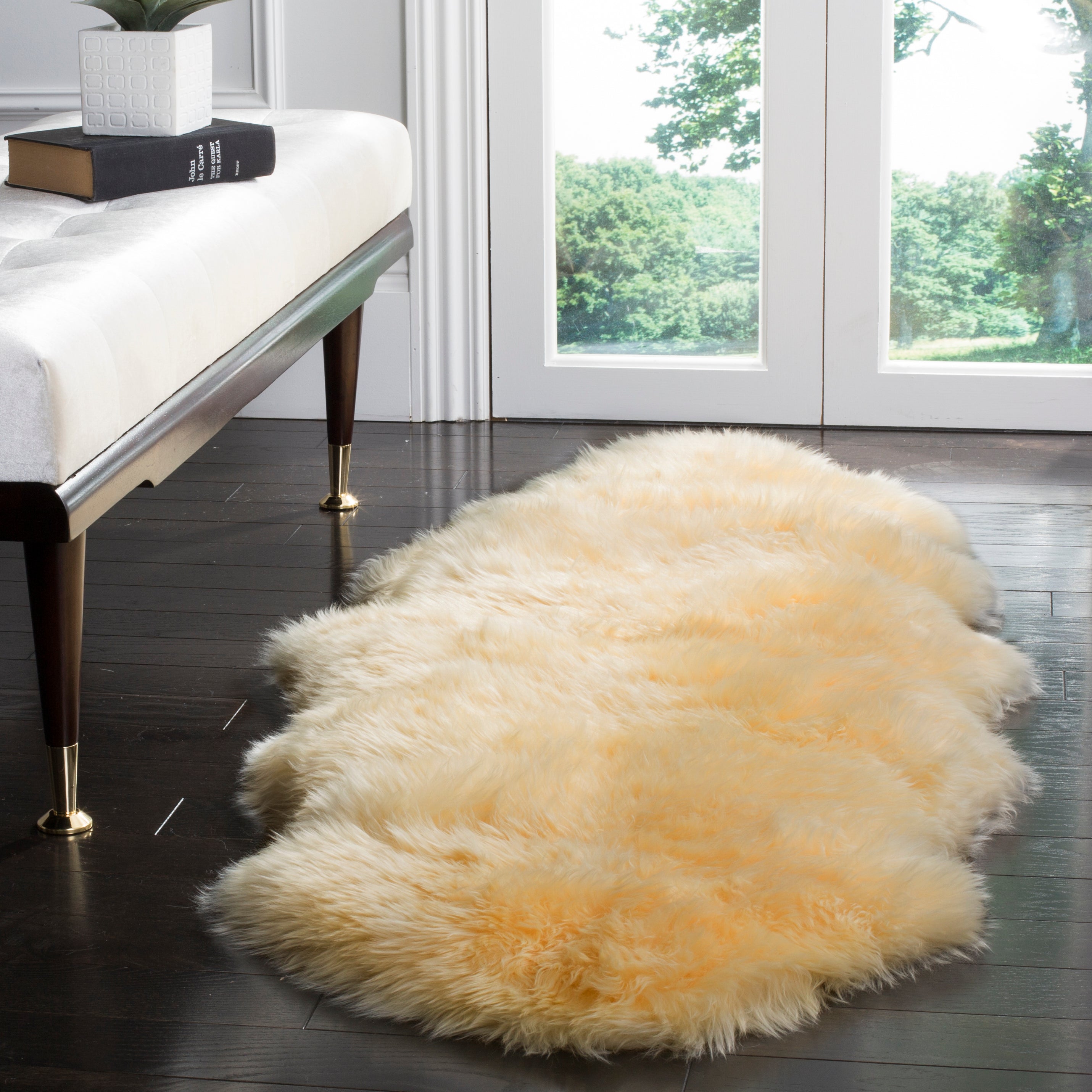 Safavieh Sheep Skin 121 Rug, SHS121 - CHAMPAGNE