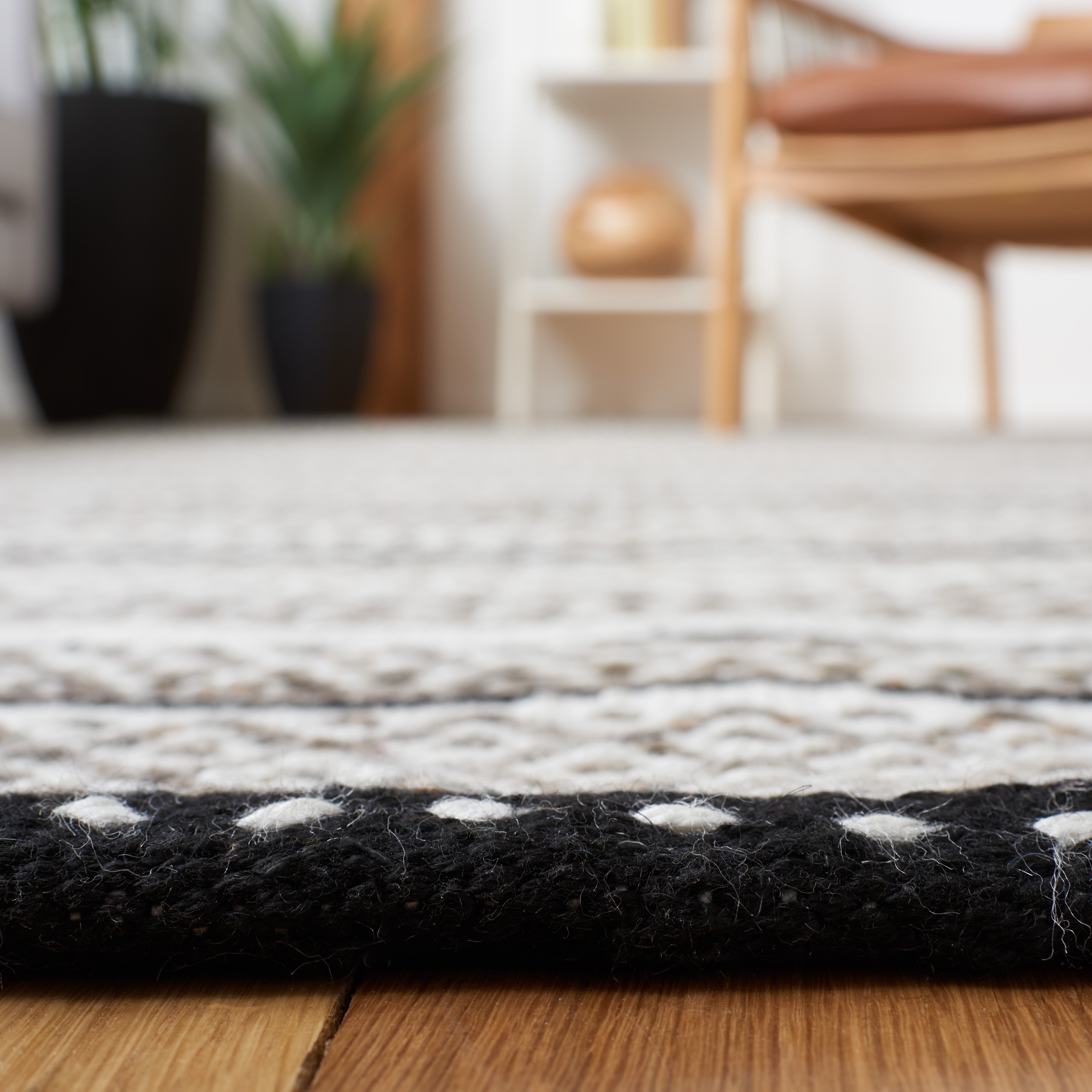 Safavieh Striped Kilim 102 Rug, STK102 - Black / Ivory