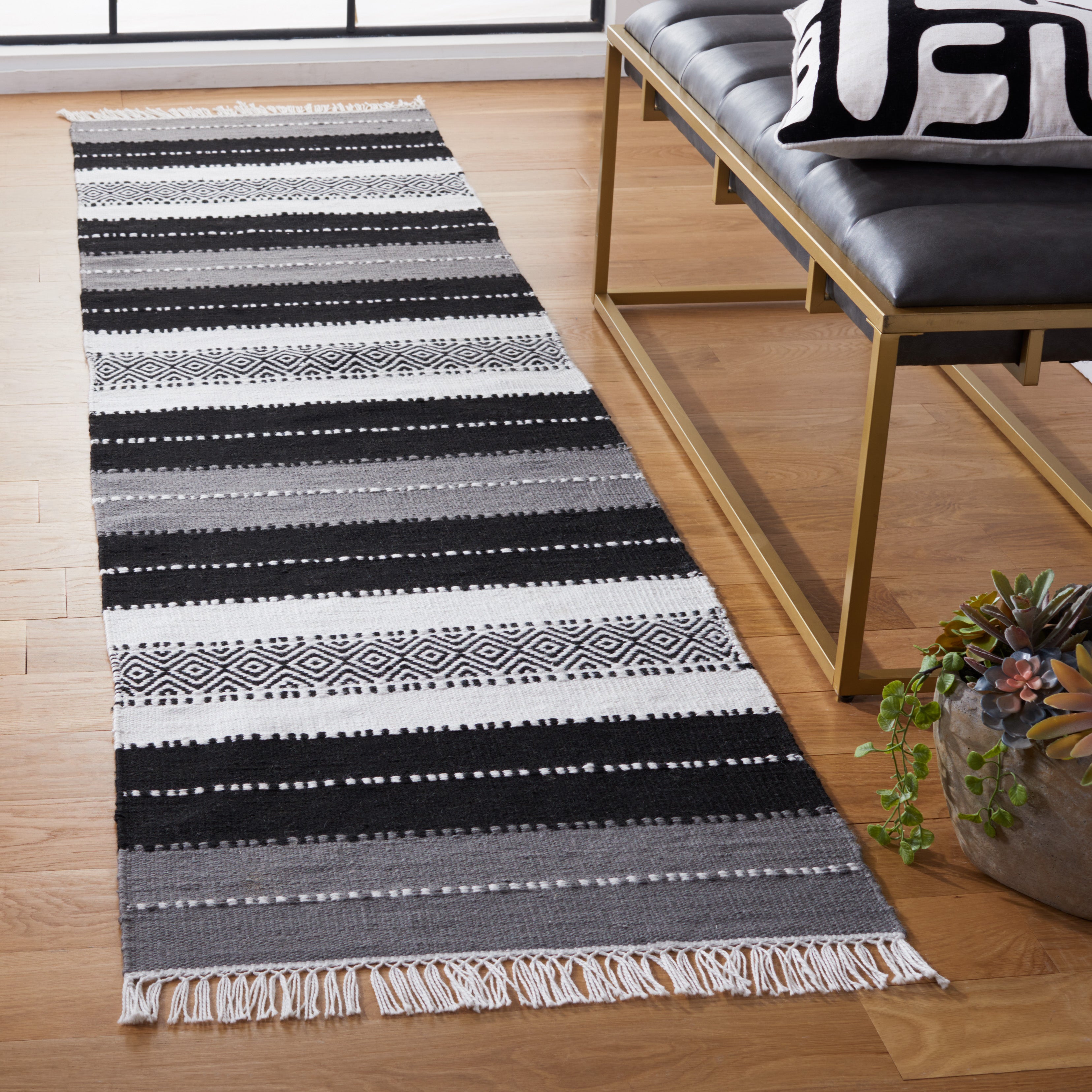 Safavieh Striped Kilim 103 Rug, STK103 - Black / Ivory