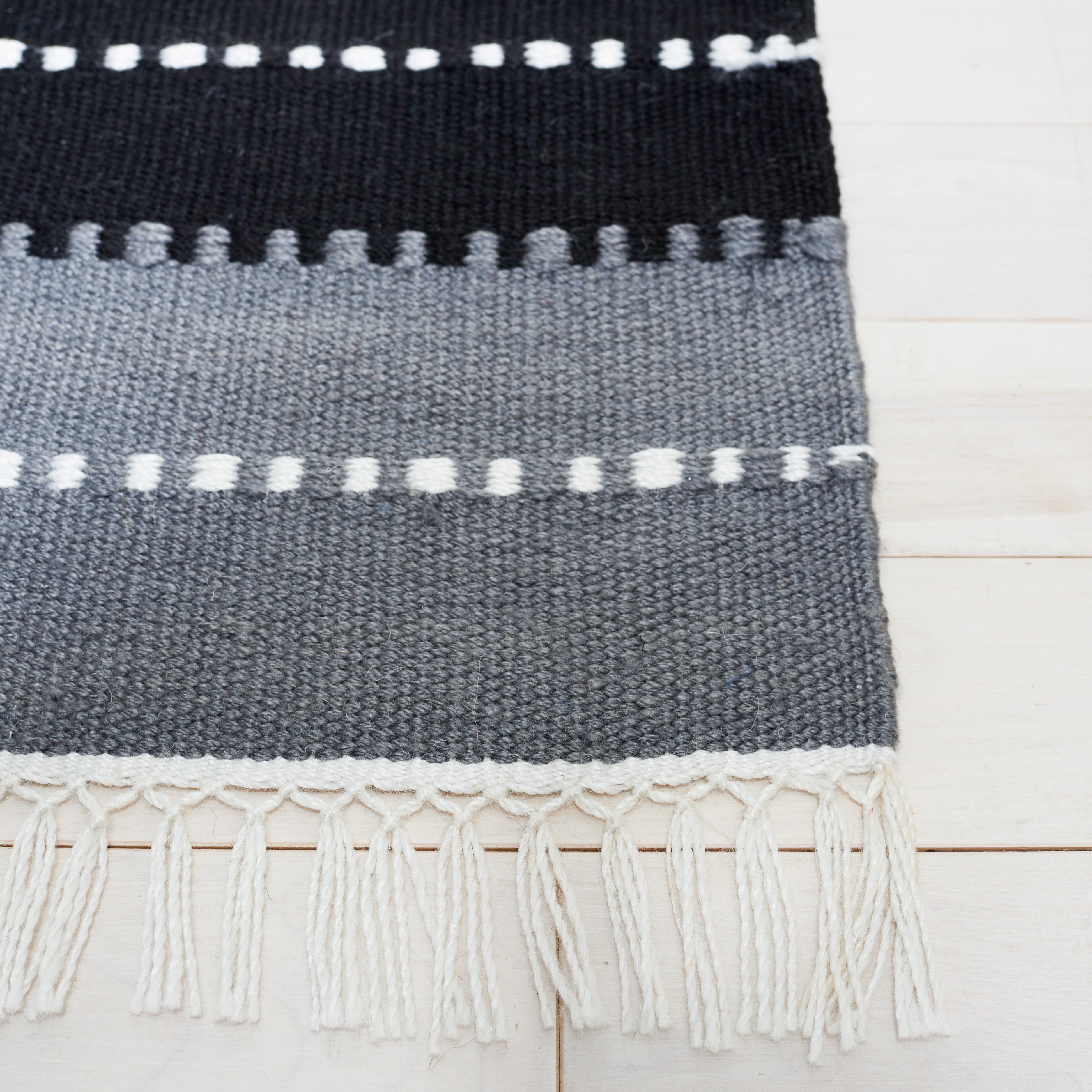 Safavieh Striped Kilim 103 Rug, STK103 - Black / Ivory