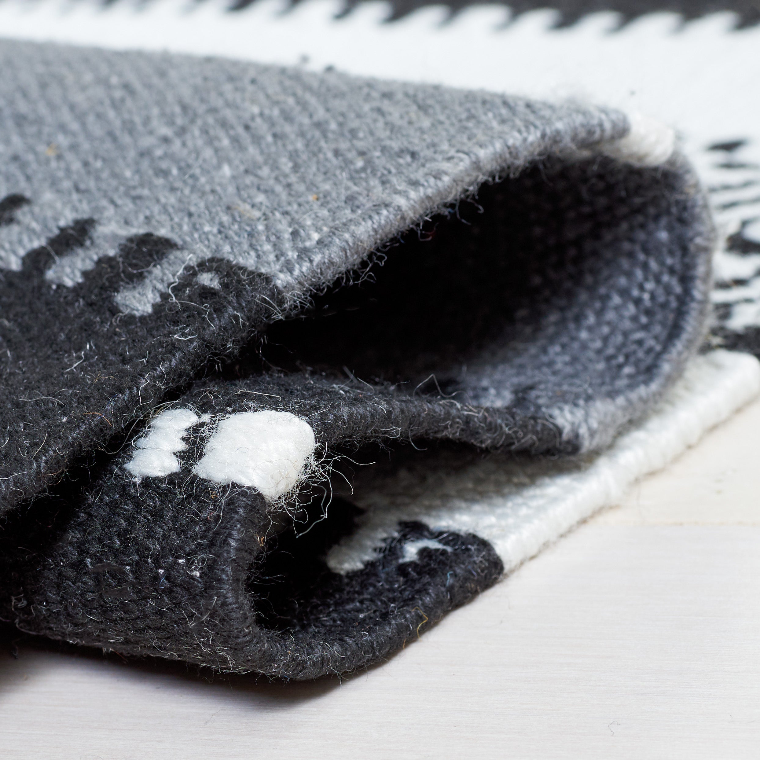 Safavieh Striped Kilim 103 Rug, STK103 - Black / Ivory