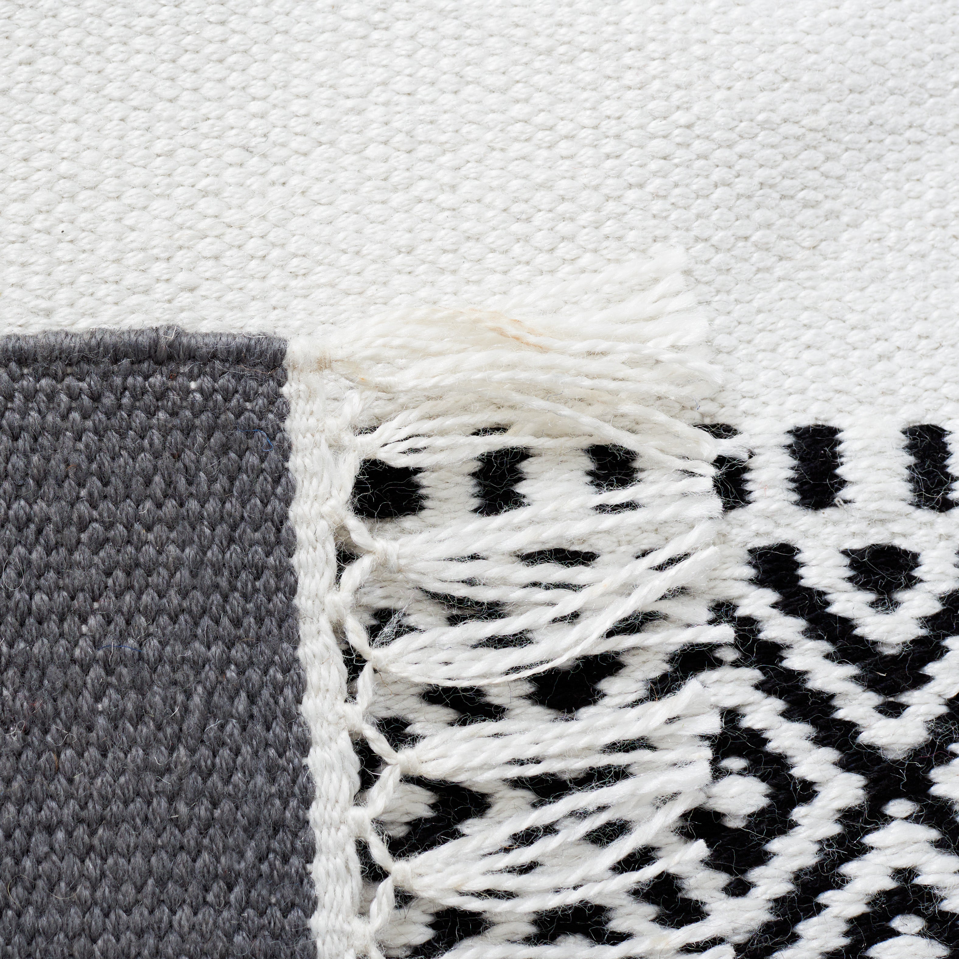 Safavieh Striped Kilim 103 Rug, STK103 - Black / Ivory