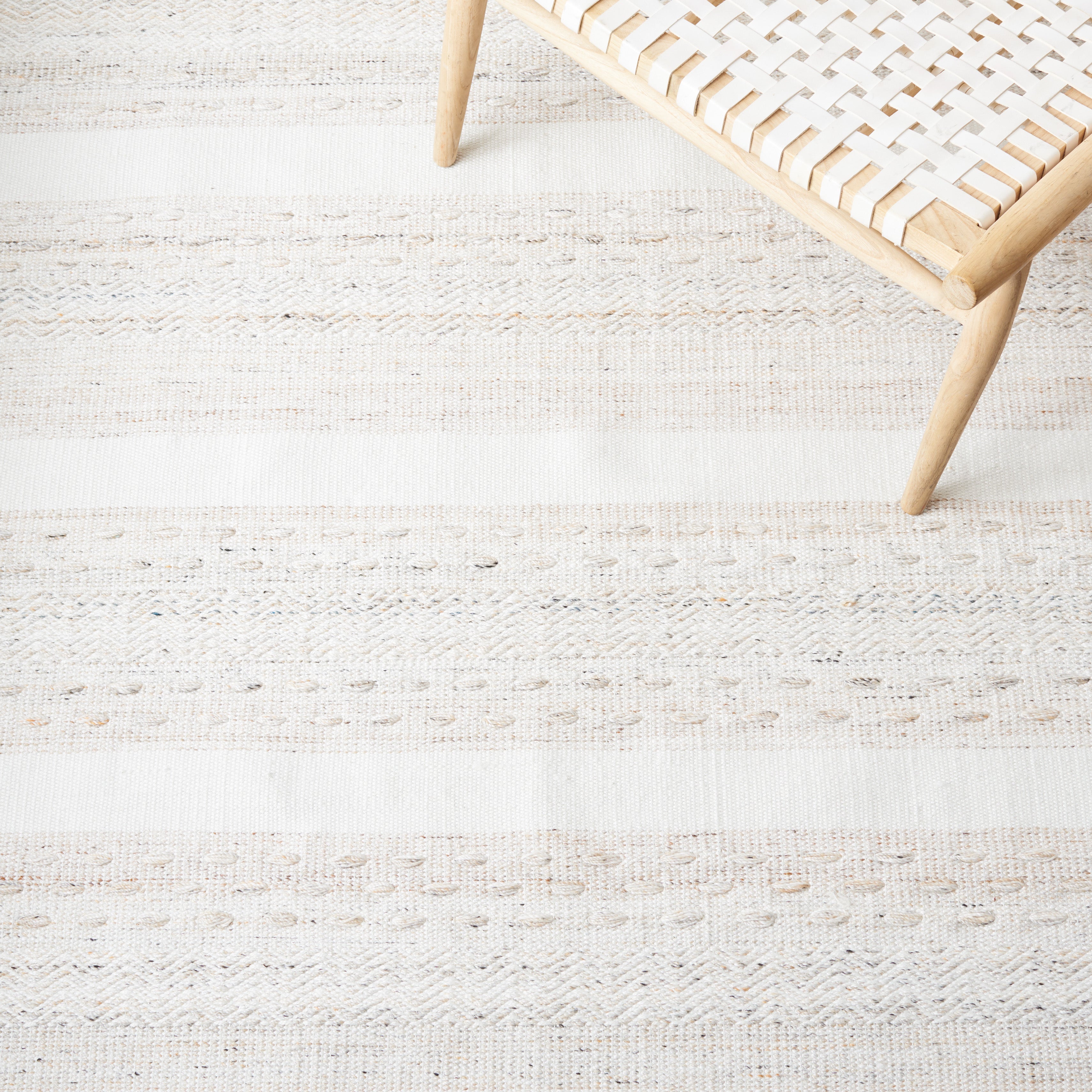 Safavieh Striped Kilim 105 Rug, STK105 - Beige / Ivory