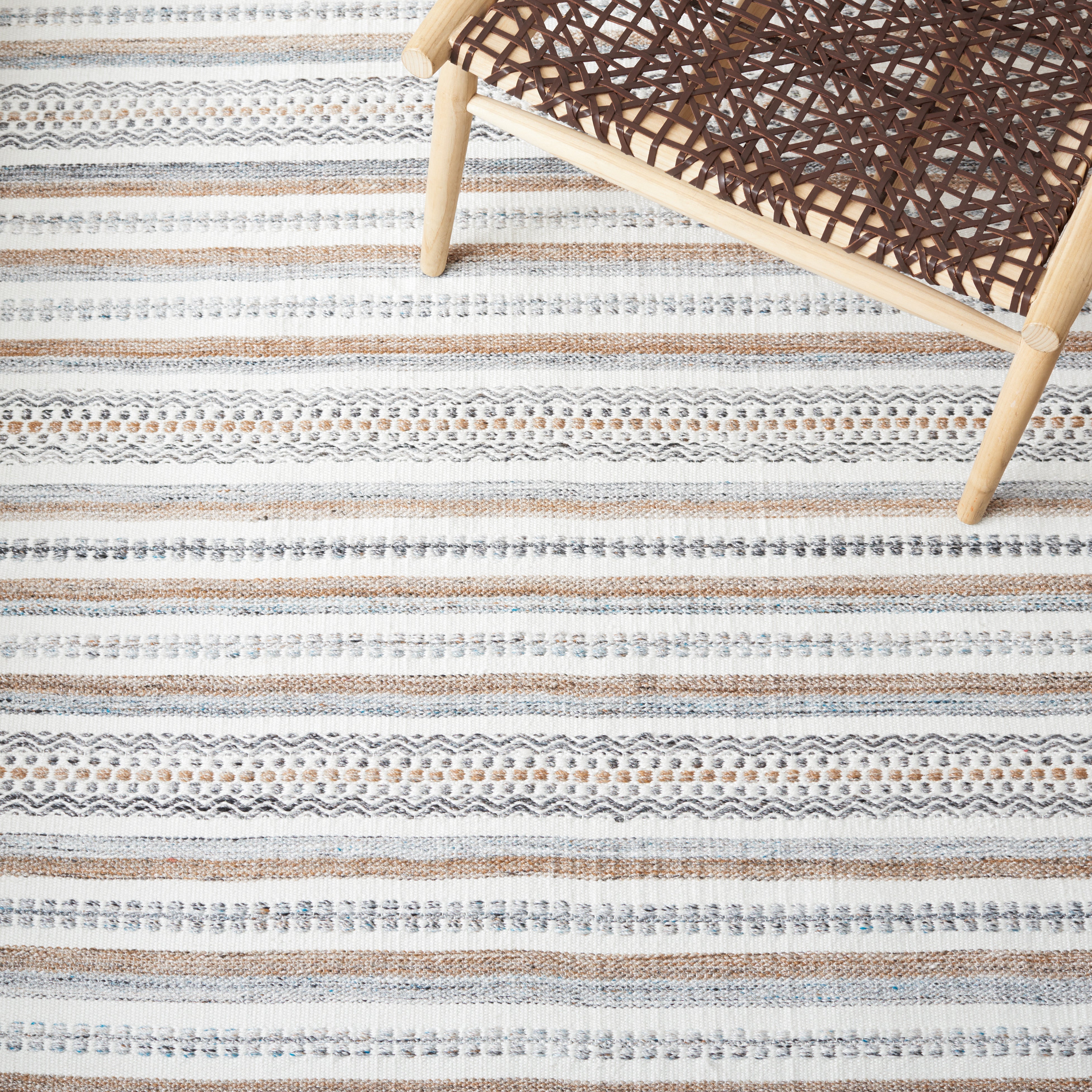 Safavieh Striped Kilim 106 Rug, STK106 - Grey / Ivory