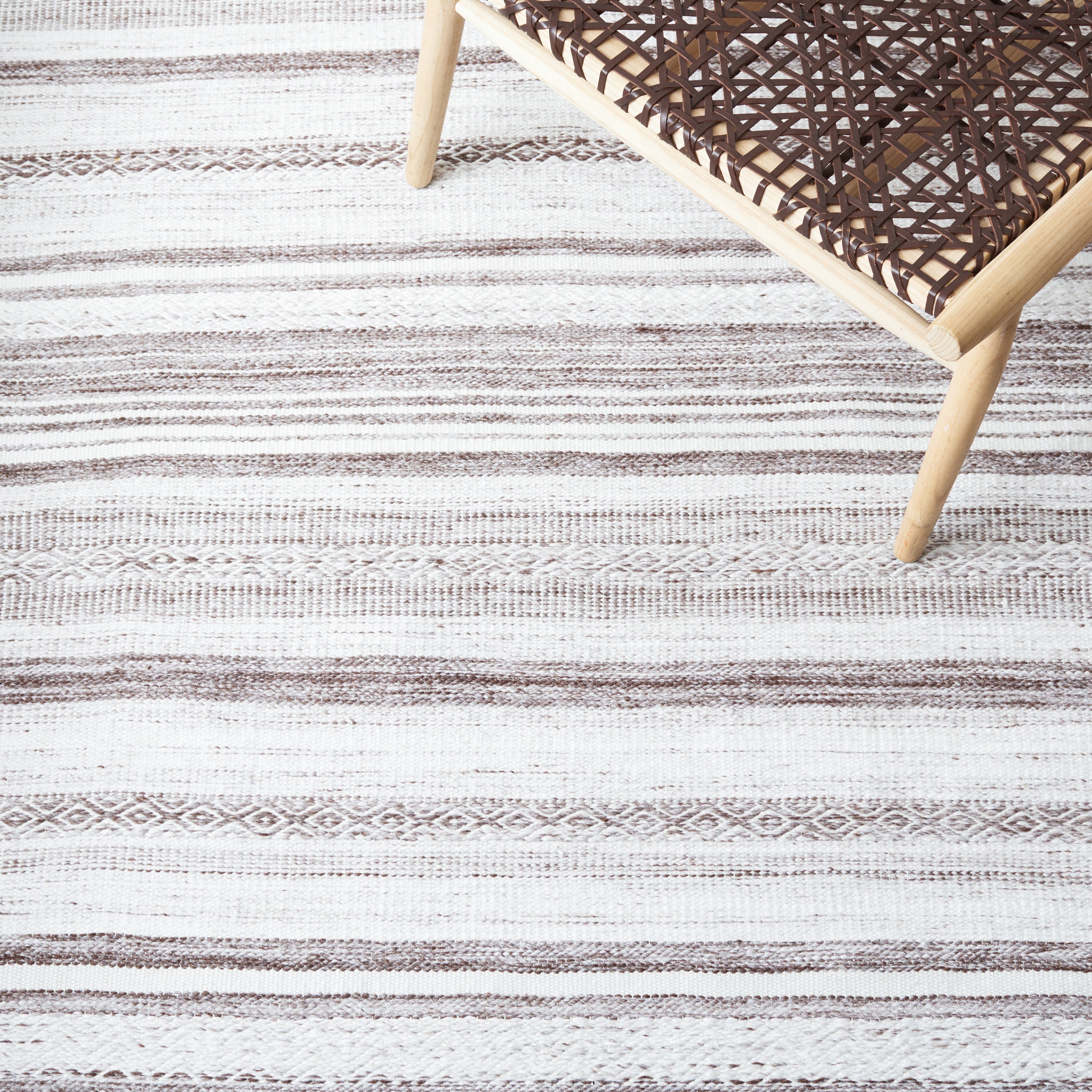 Safavieh Striped Kilim 108 Rug, STK108 - Brown / Ivory