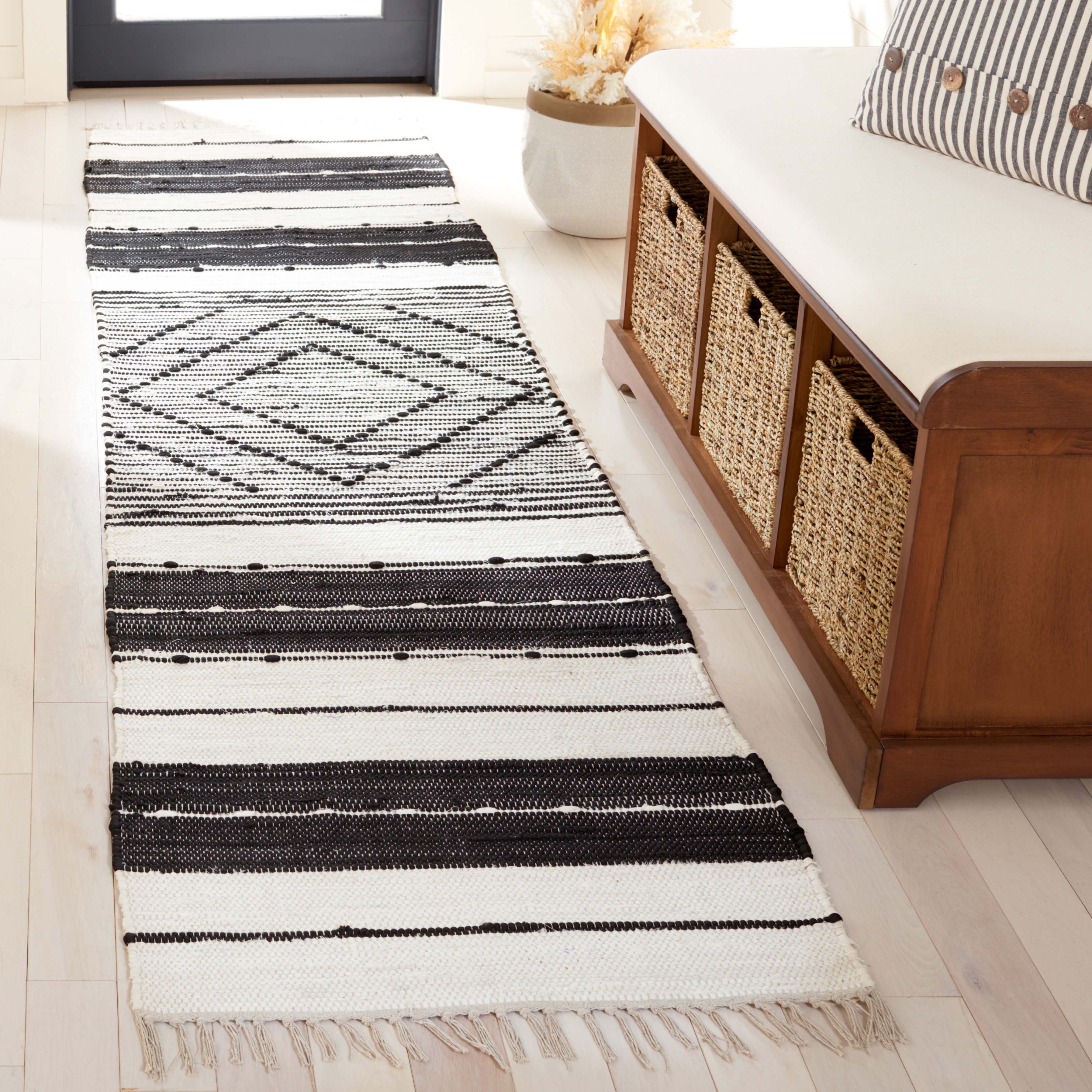 Safavieh Striped Kilim 200 Rug, STK200 - Black / Ivory