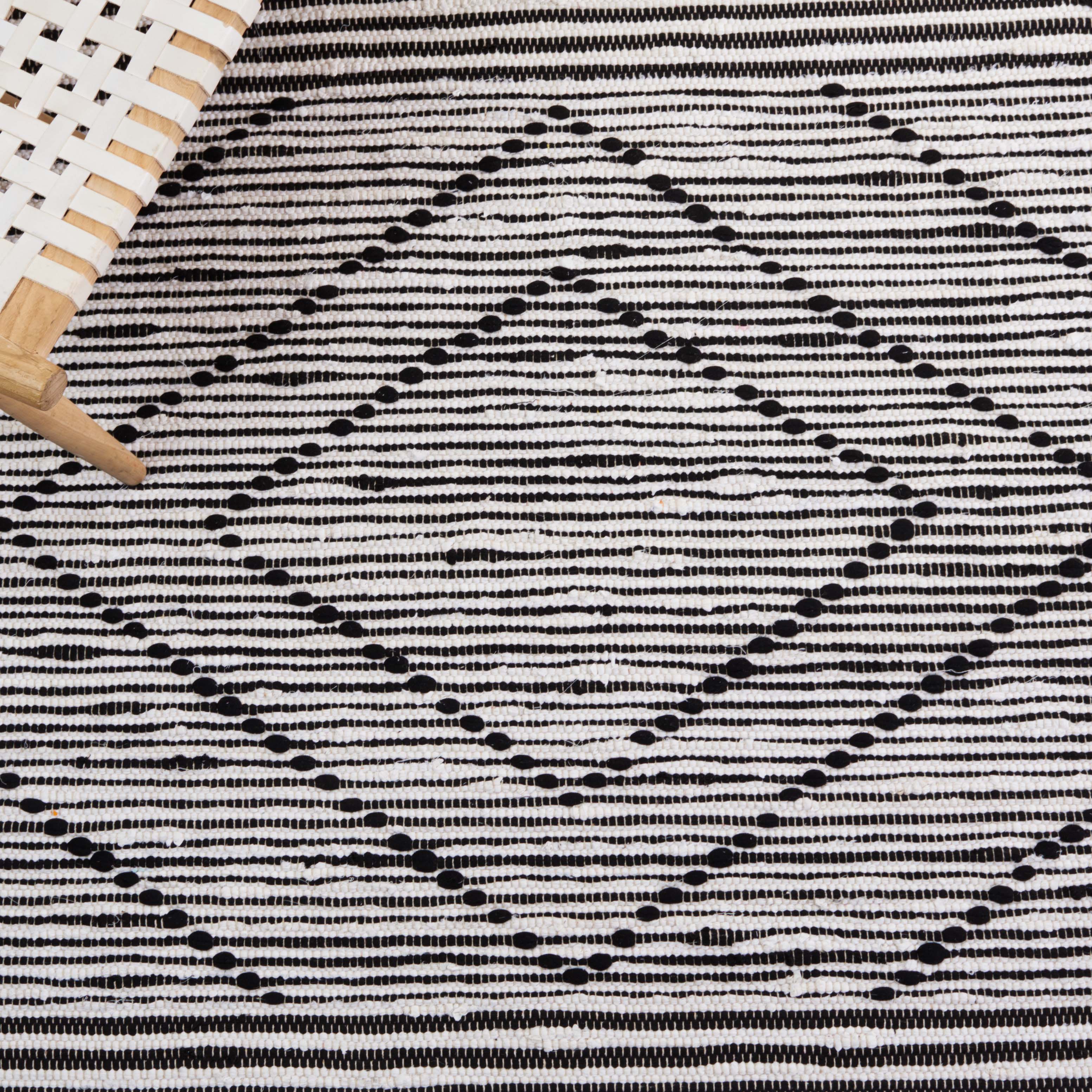 Safavieh Striped Kilim 200 Rug, STK200 - Black / Ivory
