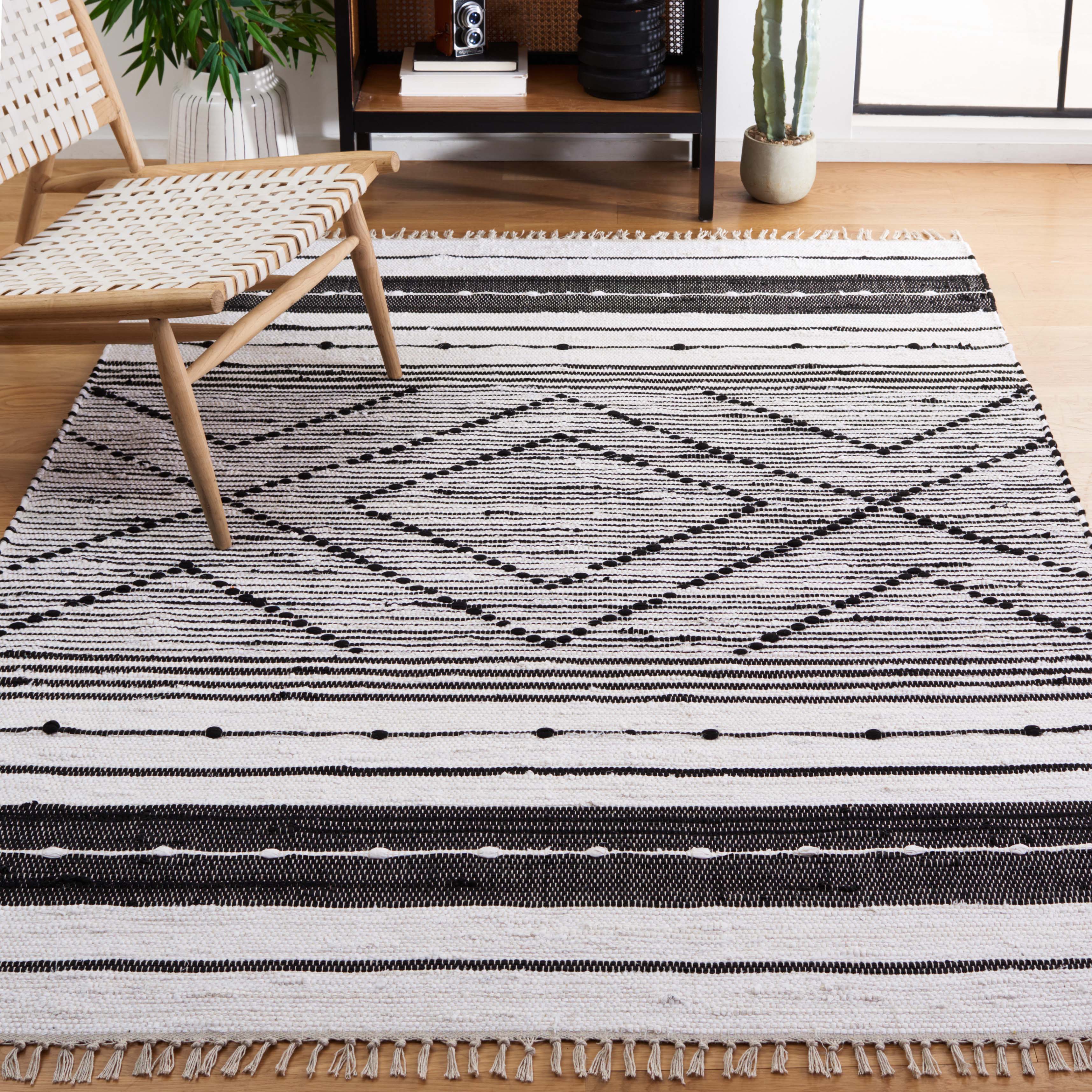 Safavieh Striped Kilim 200 Rug, STK200 - Black / Ivory