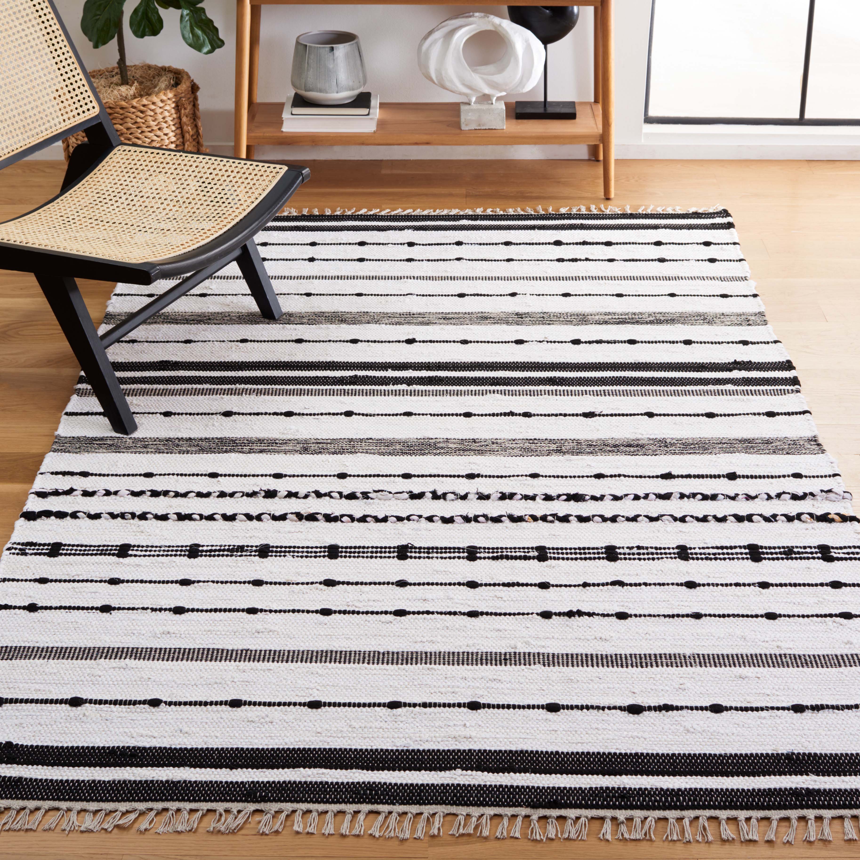 Safavieh Striped Kilim 201 Rug, STK201 - Ivory / Black