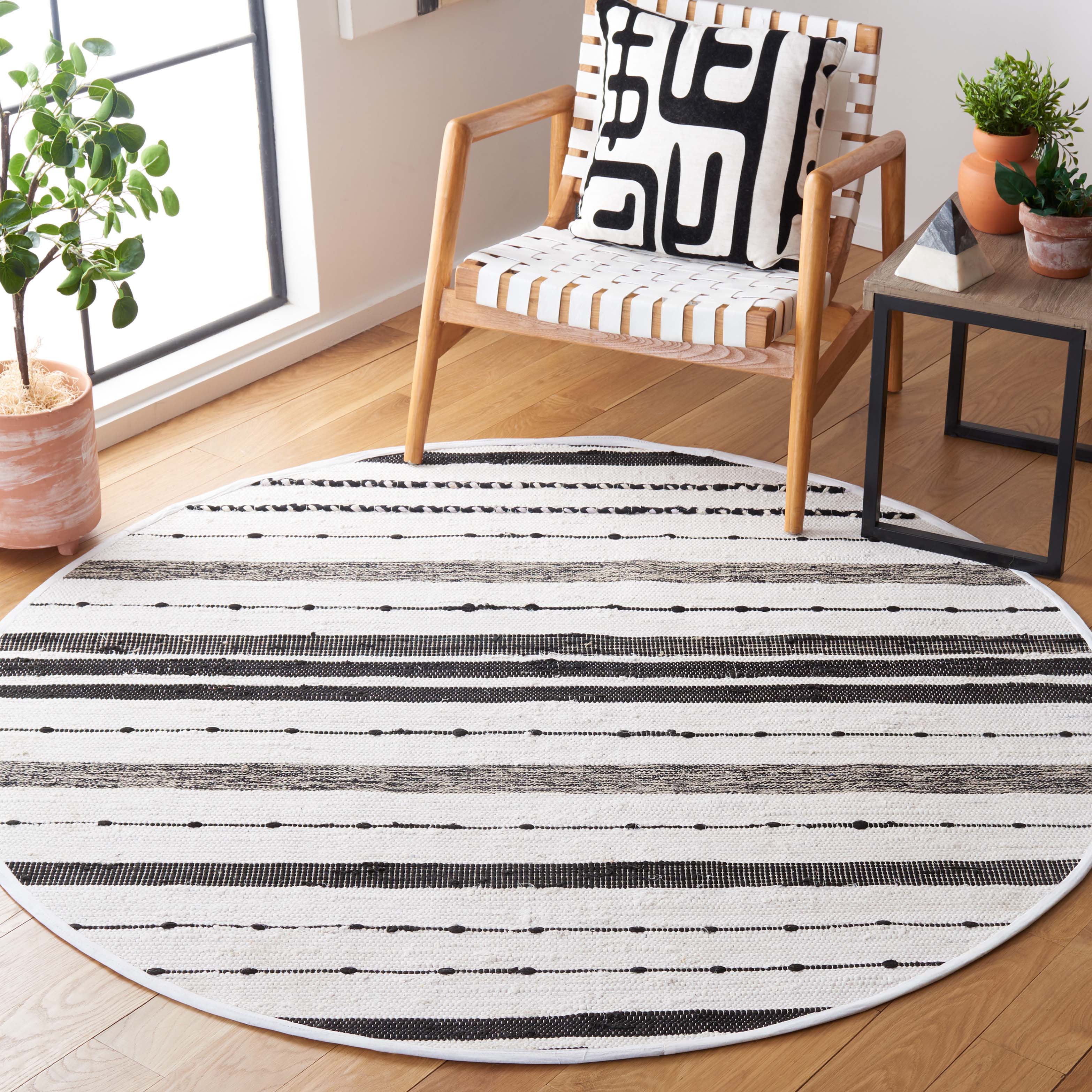 Safavieh Striped Kilim 201 Rug, STK201 - Ivory / Black