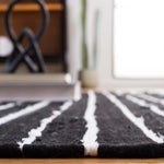 Safavieh Striped Kilim 202 Rug, STK202 - Black / Ivory
