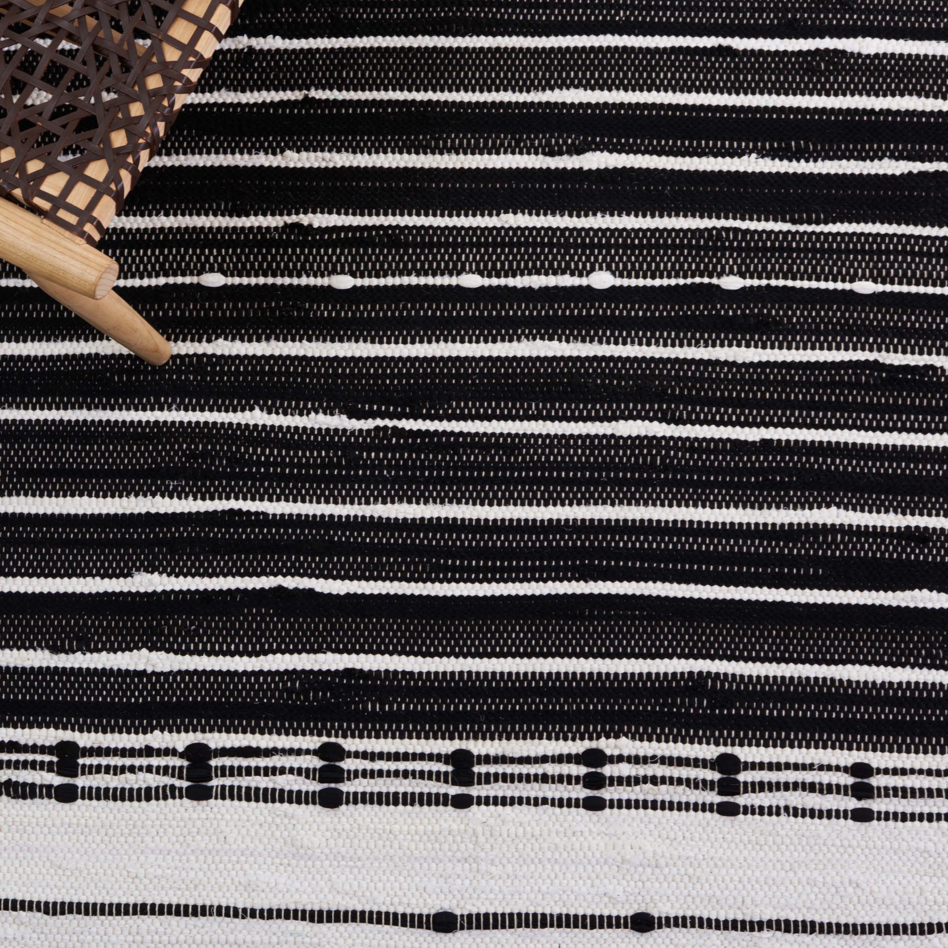Safavieh Striped Kilim 202 Rug, STK202 - Black / Ivory