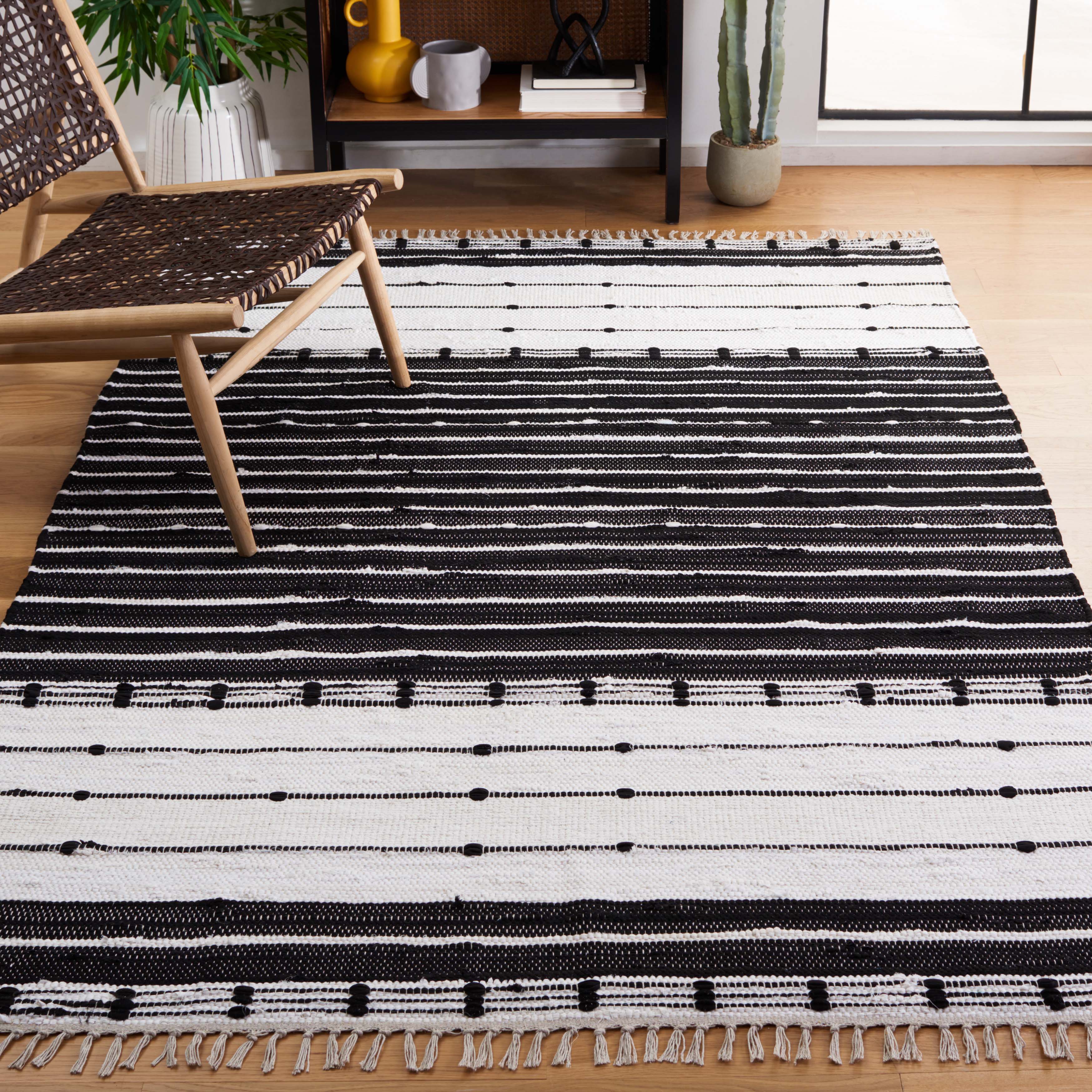 Safavieh Striped Kilim 202 Rug, STK202 - Black / Ivory