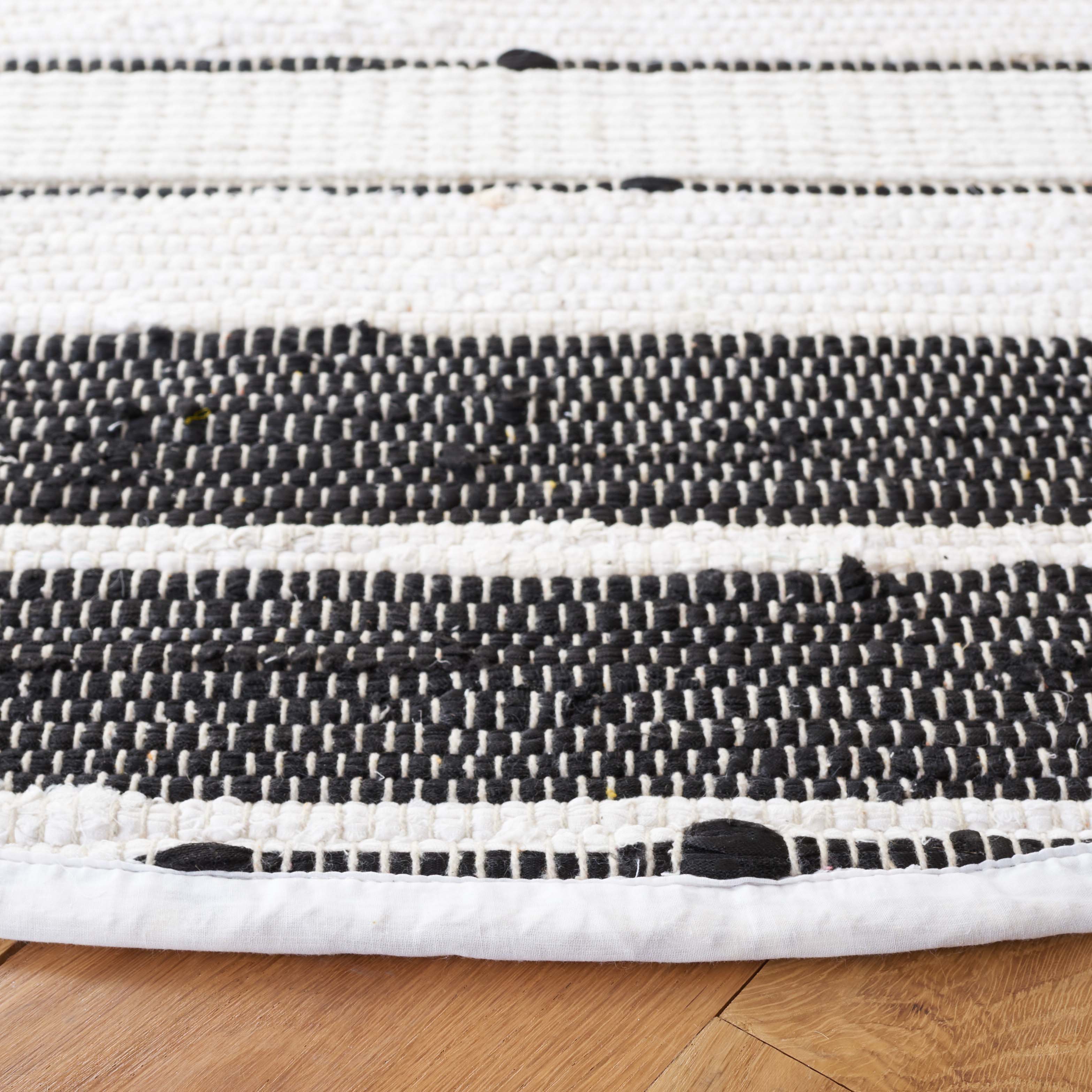 Safavieh Striped Kilim 202 Rug, STK202 - Black / Ivory