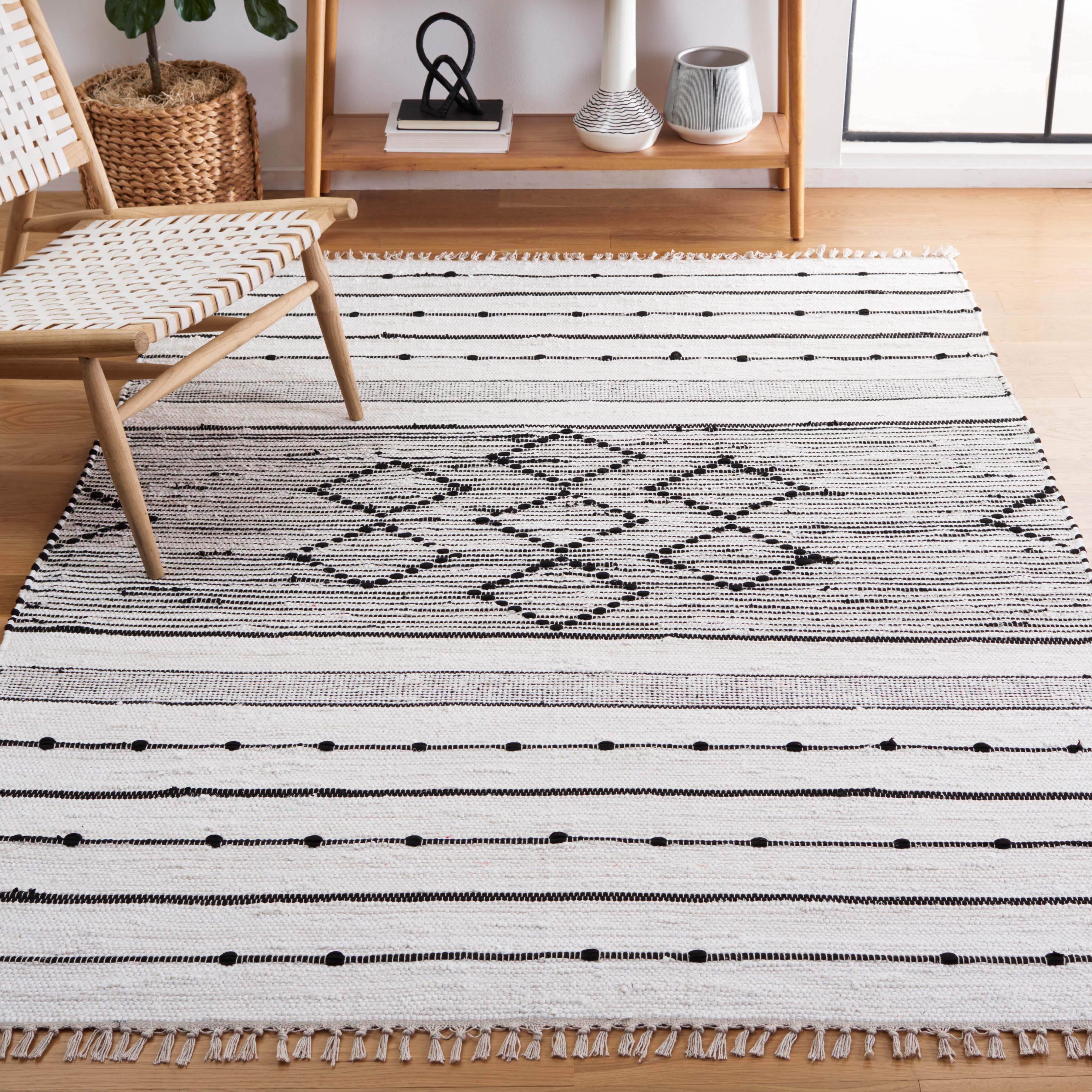 Safavieh Striped Kilim 203 Rug, STK203 - Ivory / Black