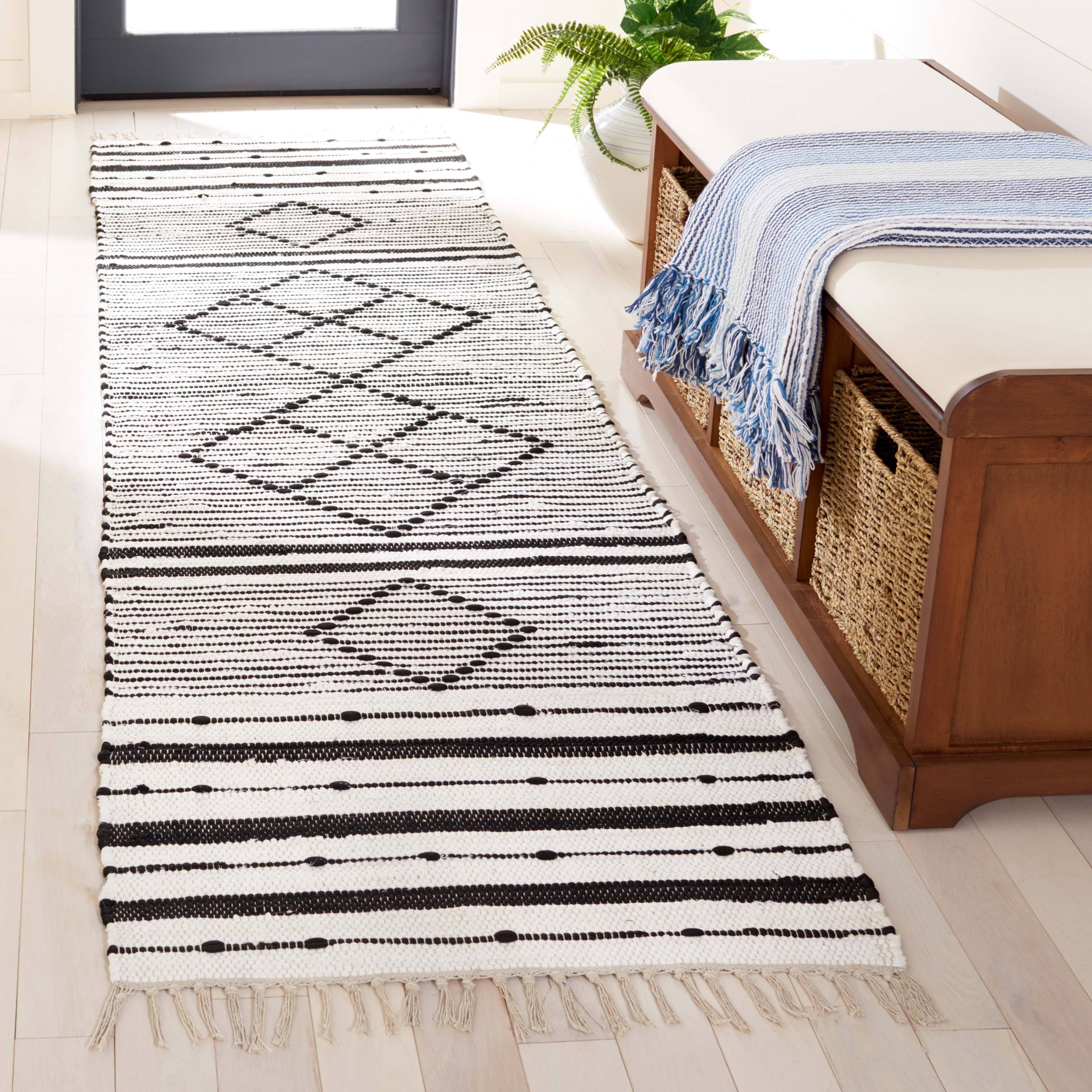 Safavieh Striped Kilim 204 Rug, STK204 - Ivory / Black