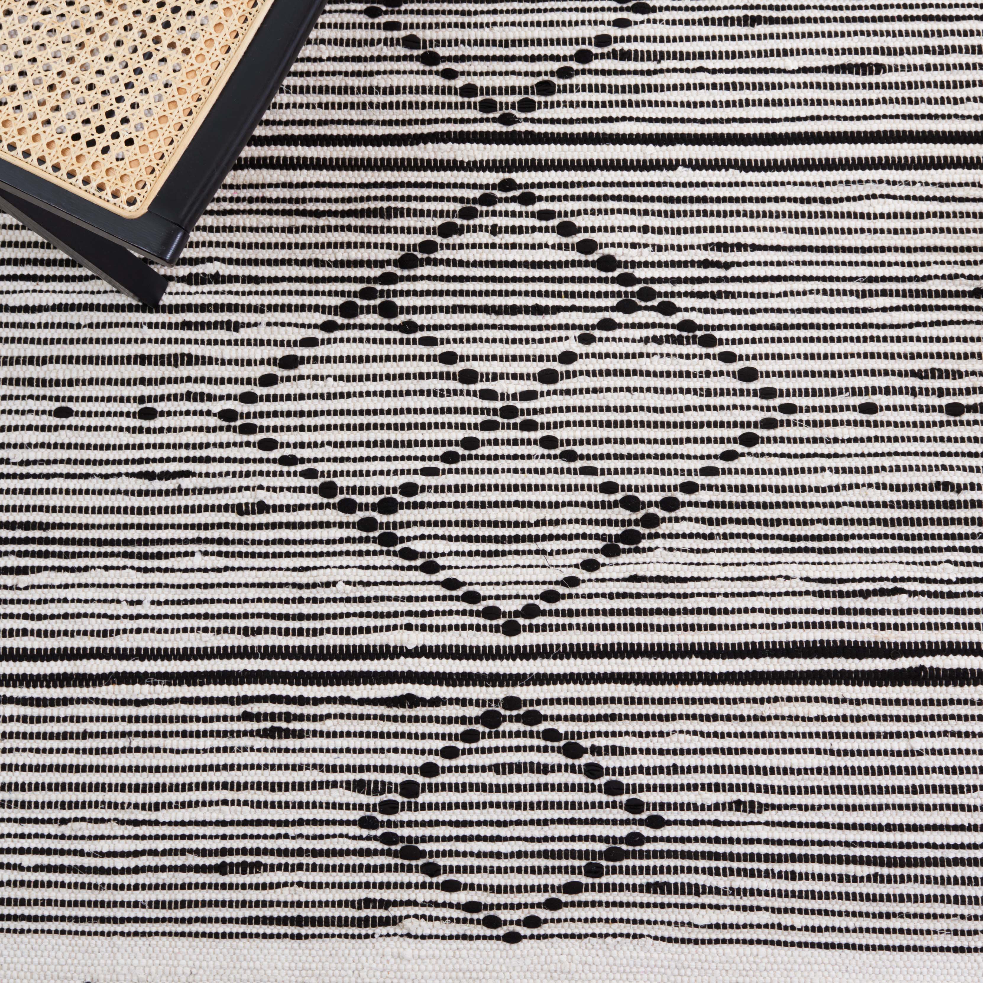 Safavieh Striped Kilim 204 Rug, STK204 - Ivory / Black