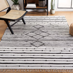 Safavieh Striped Kilim 204 Rug, STK204 - Ivory / Black