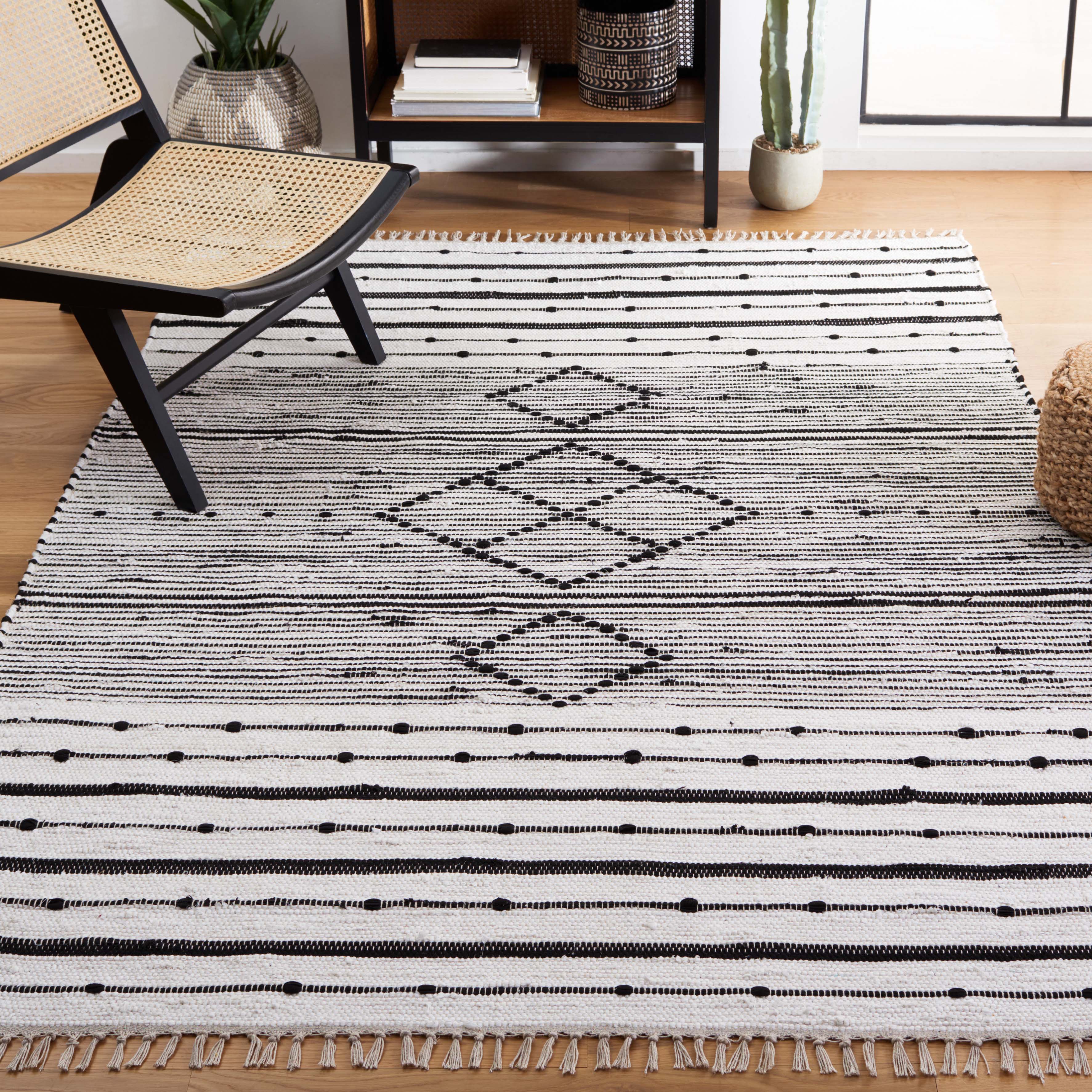 Safavieh Striped Kilim 204 Rug, STK204 - Ivory / Black