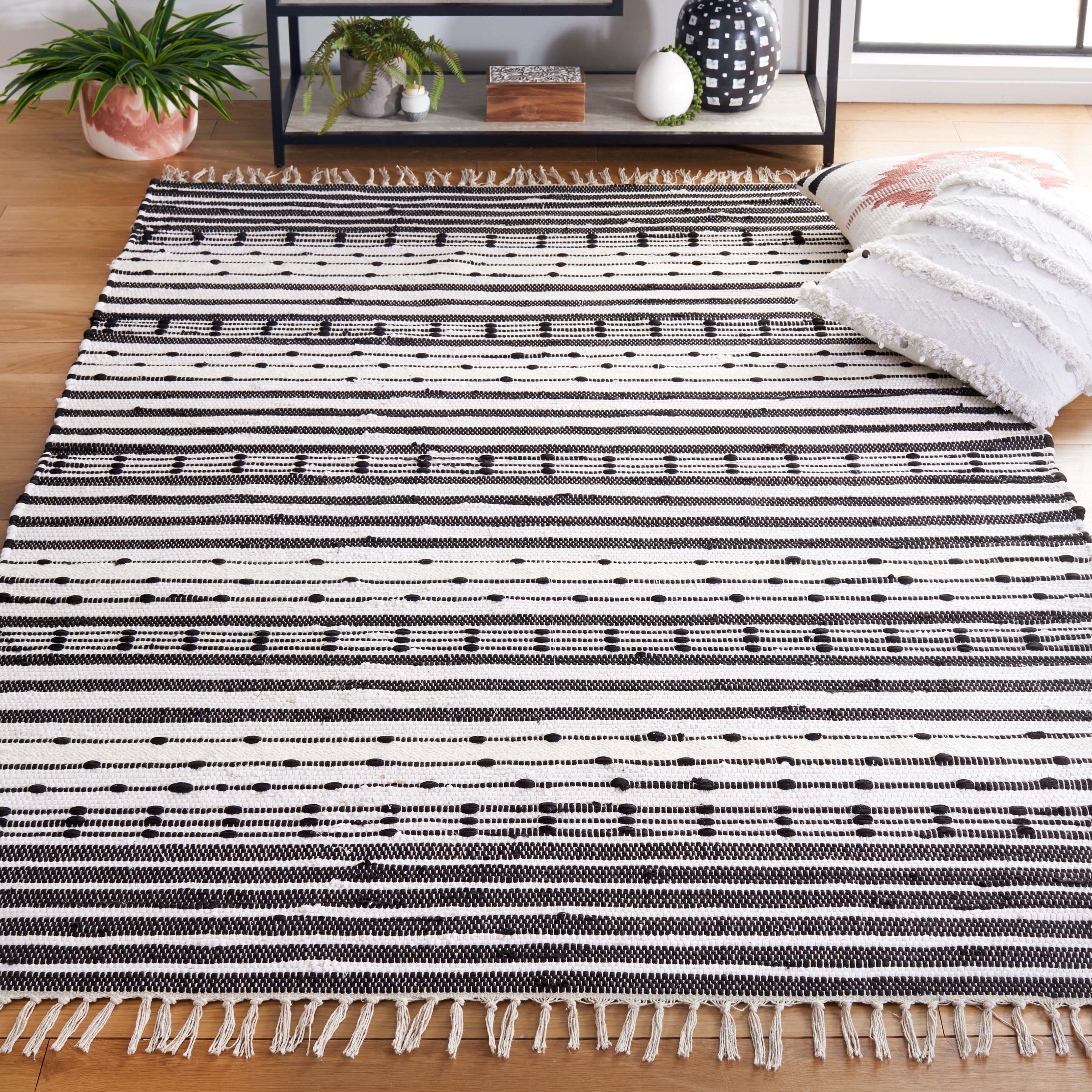 Safavieh Striped Kilim 205 Rug, STK205 - Black / Ivory