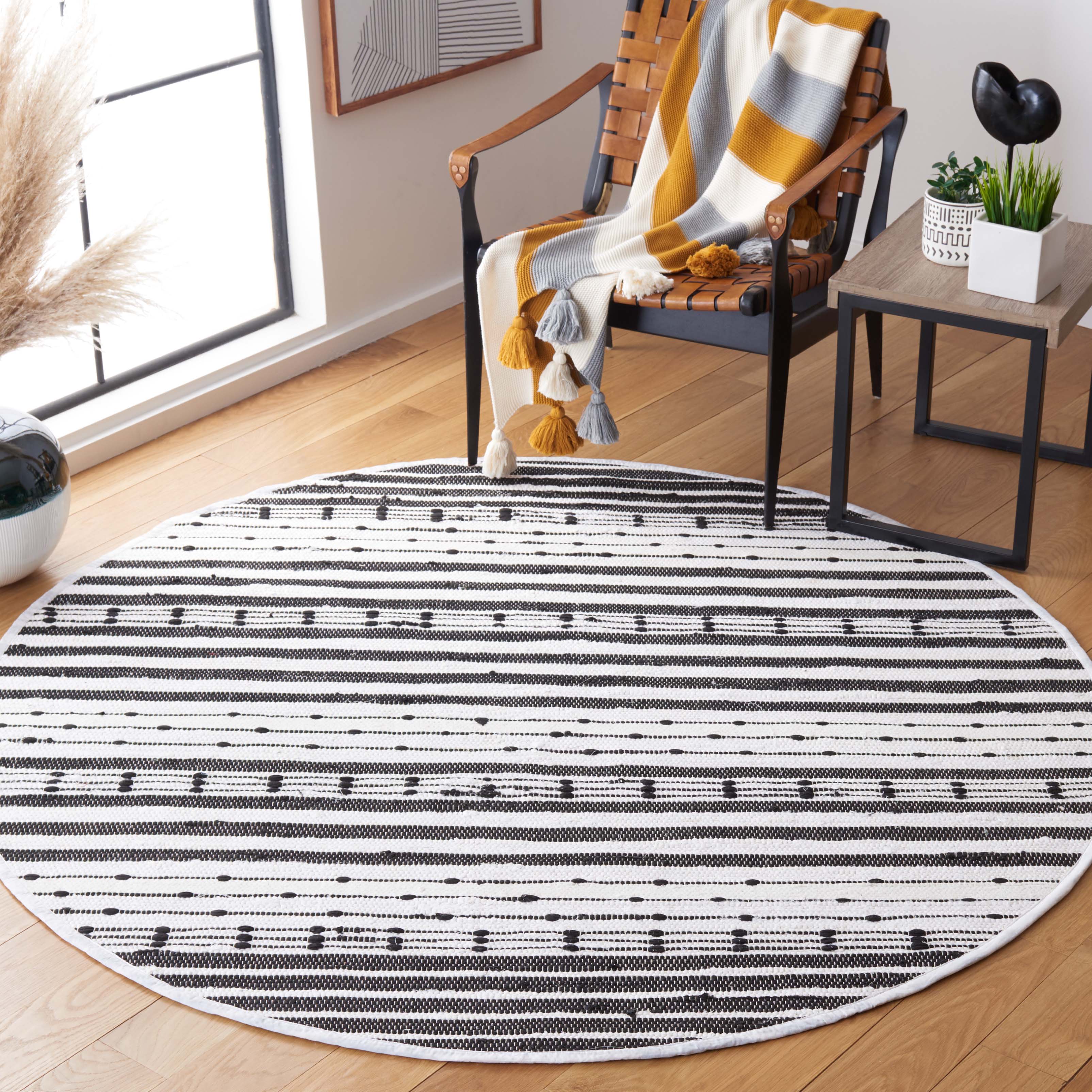 Safavieh Striped Kilim 205 Rug, STK205 - Black / Ivory