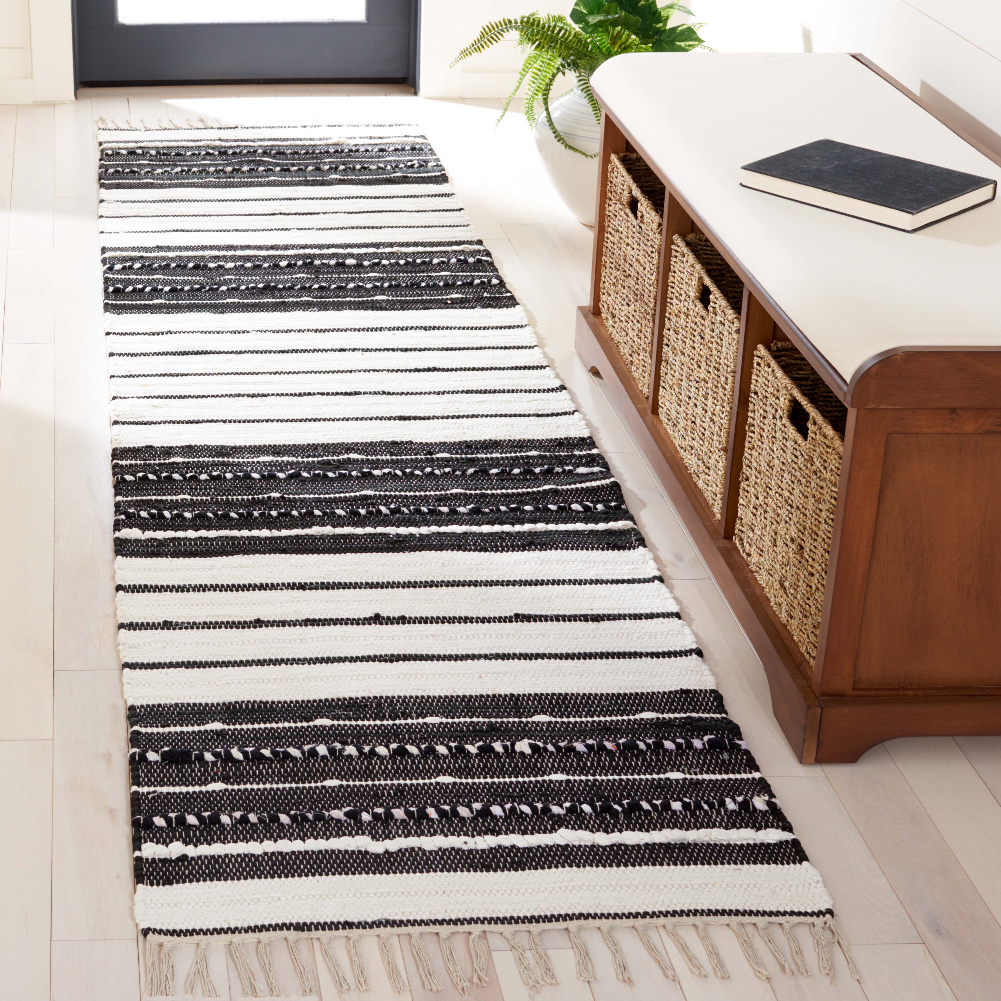 Safavieh Striped Kilim 207 Rug, STK207 - Black / Ivory